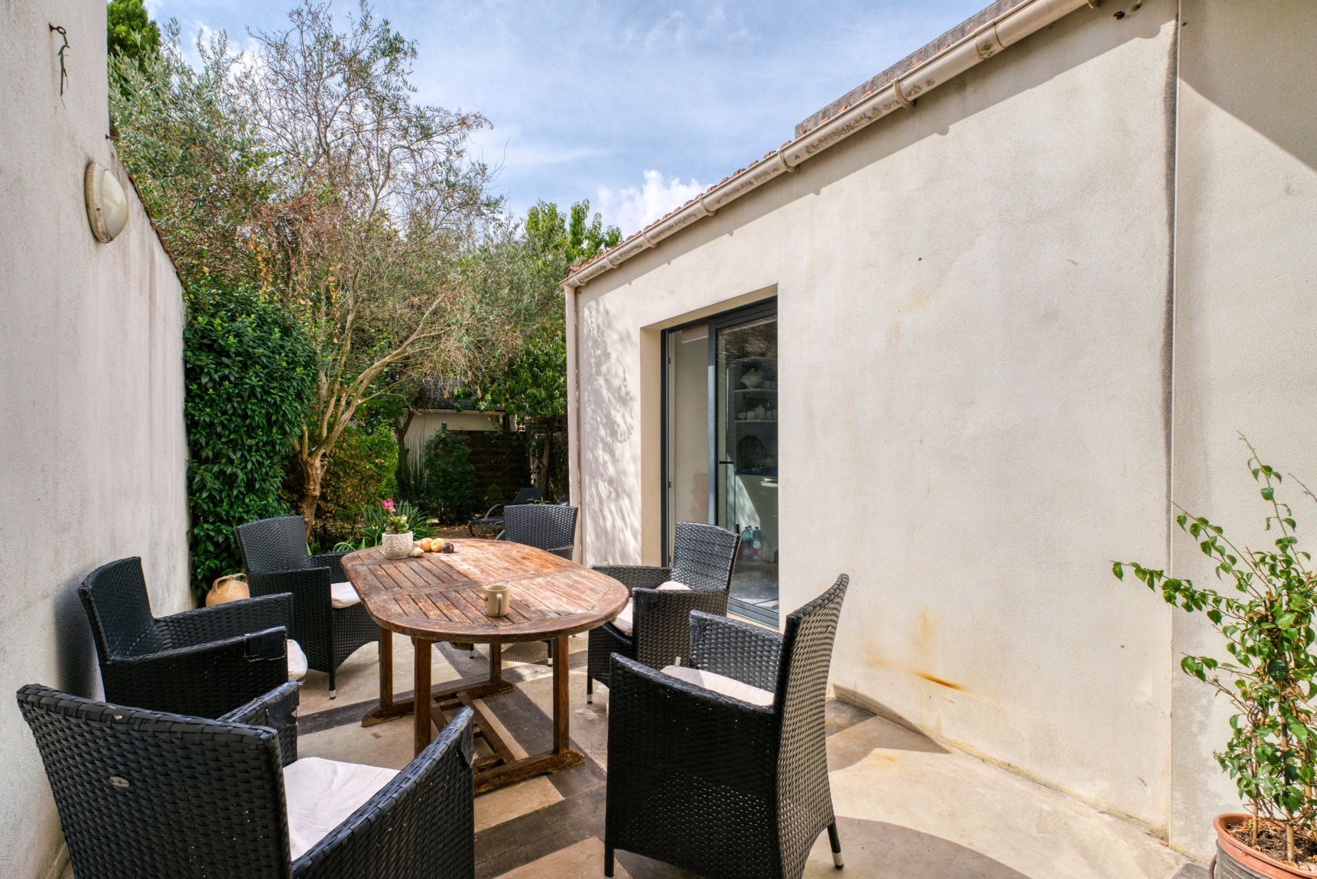 luxury house 5 Rooms for sale on LA ROCHELLE (17000)