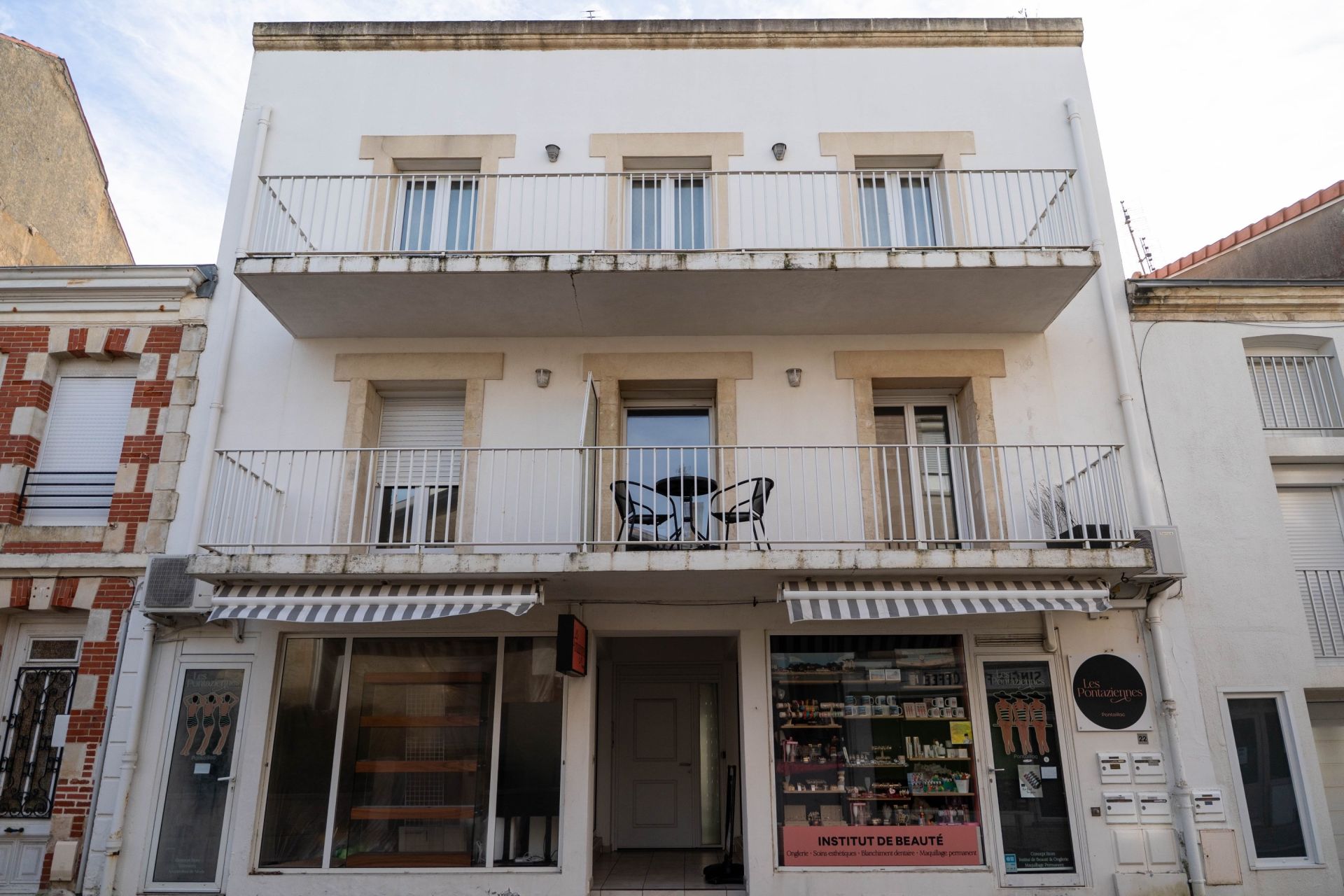luxury apartment 5 Rooms for sale on ROYAN (17200)