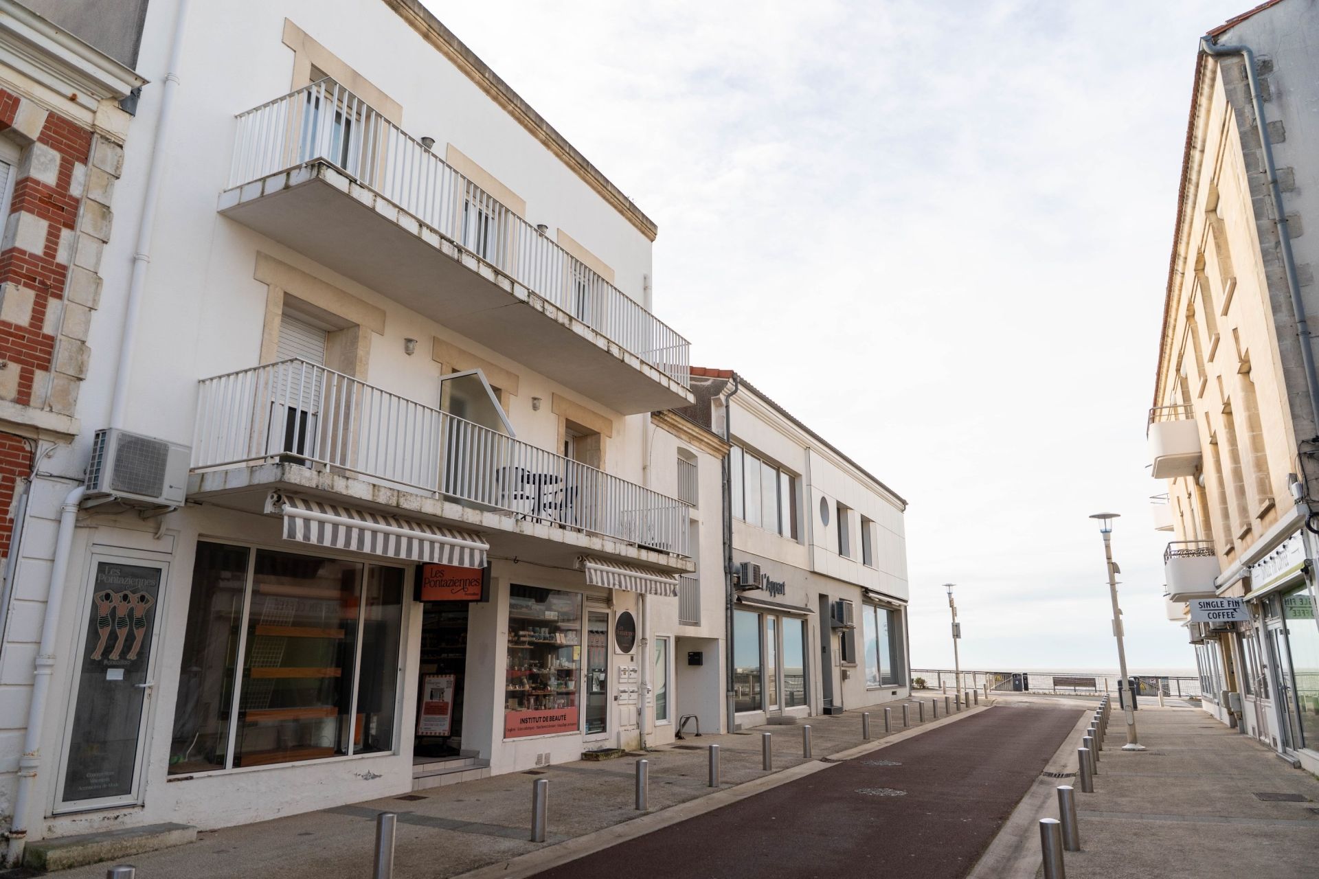 luxury apartment 5 Rooms for sale on ROYAN (17200)