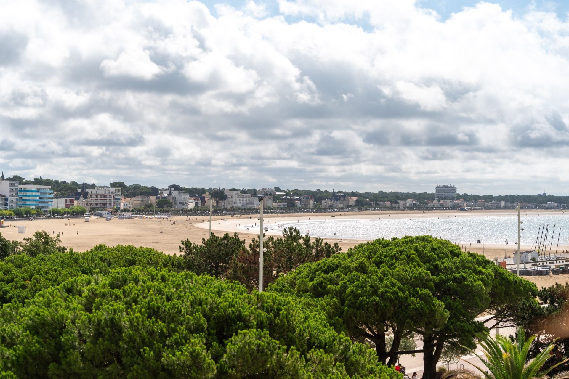 luxury apartment 5 Rooms for sale on ROYAN (17200)