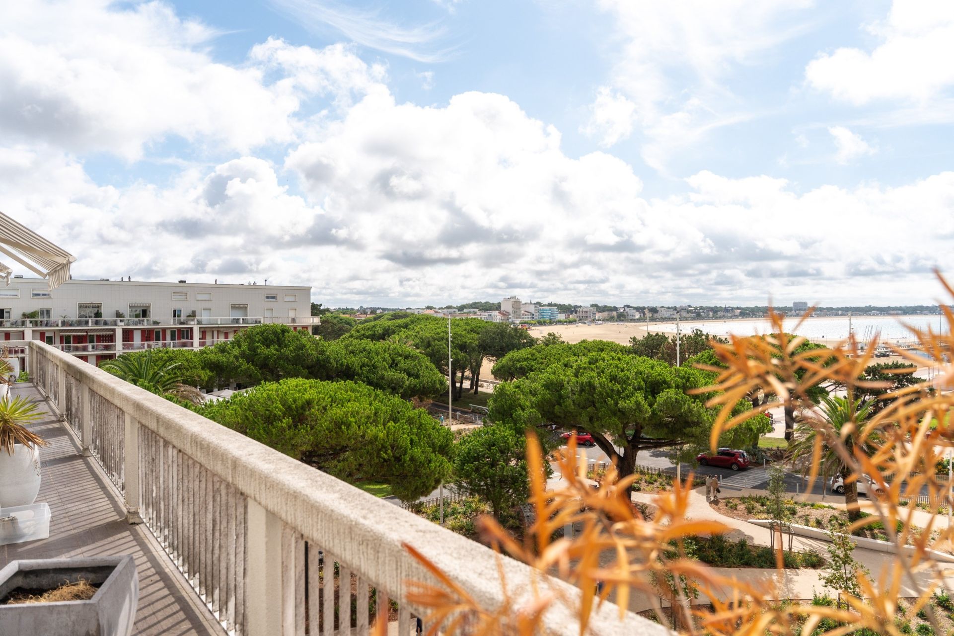 luxury apartment 5 Rooms for sale on ROYAN (17200)