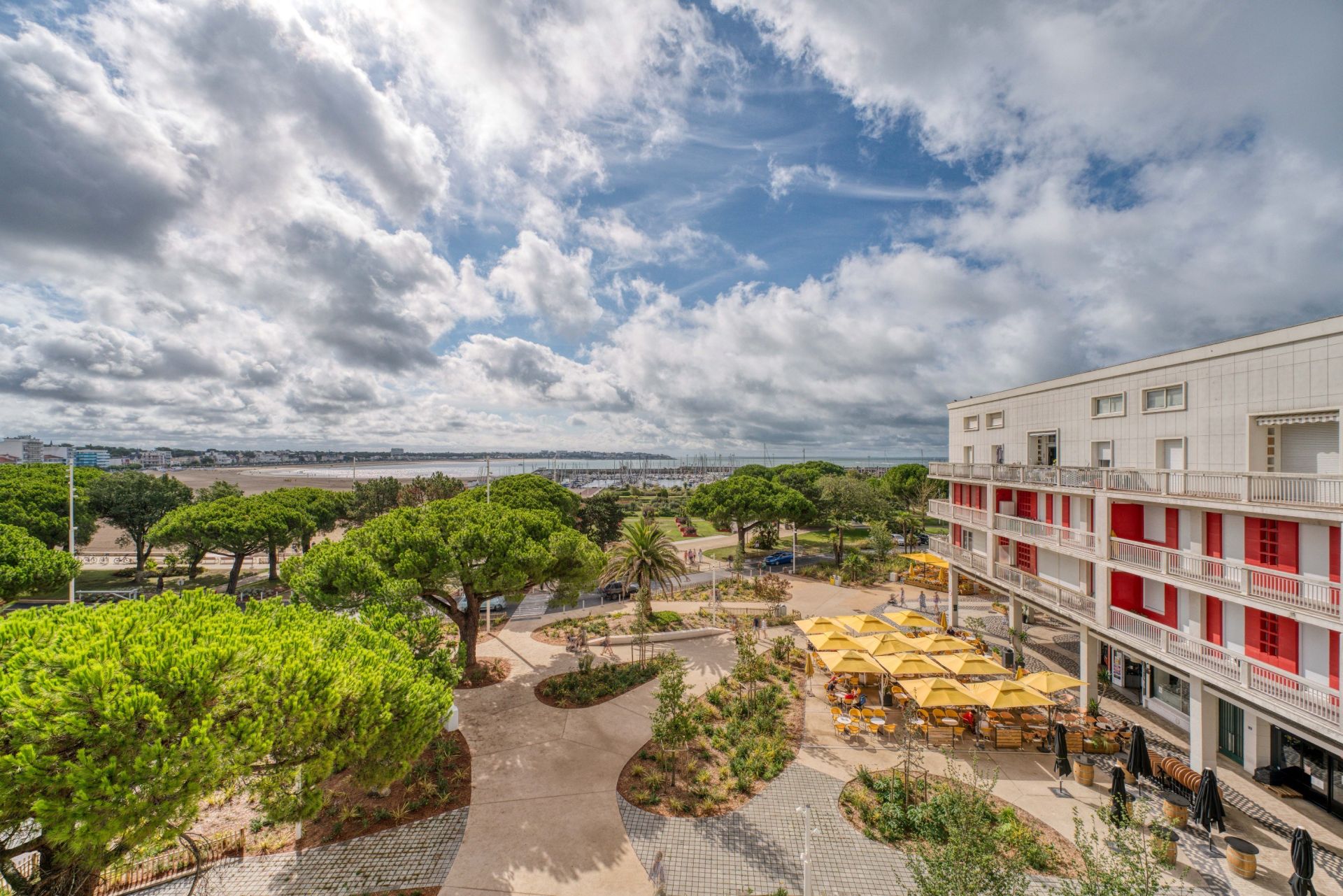 luxury apartment 5 Rooms for sale on ROYAN (17200)