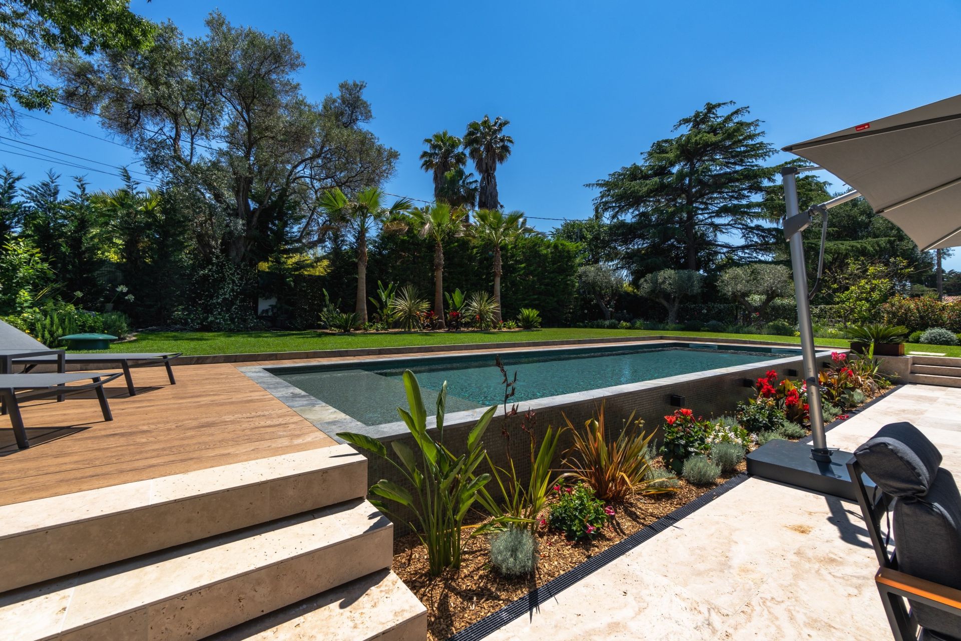 maison contemporaine 8 Pièces en vente sur CAP D ANTIBES (06160)