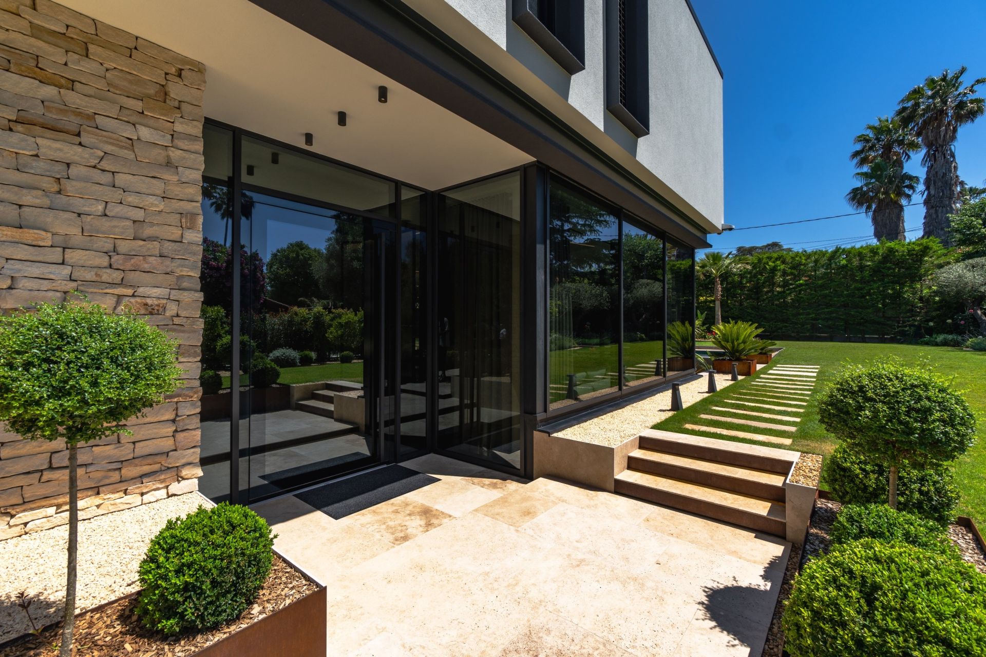 maison contemporaine 8 Pièces en vente sur CAP D ANTIBES (06160)