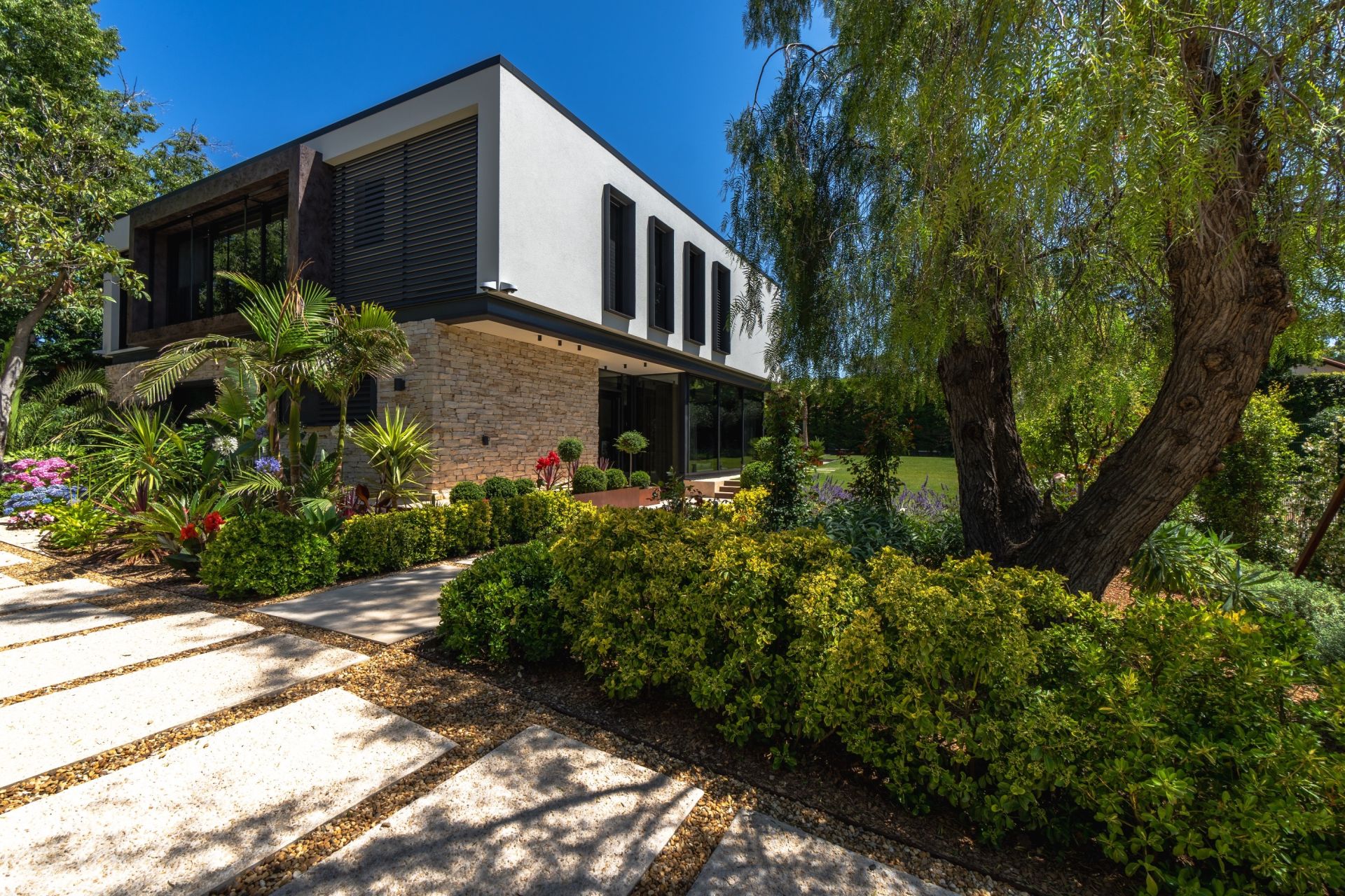 contemporary house 8 Rooms for sale on CAP D ANTIBES (06160)