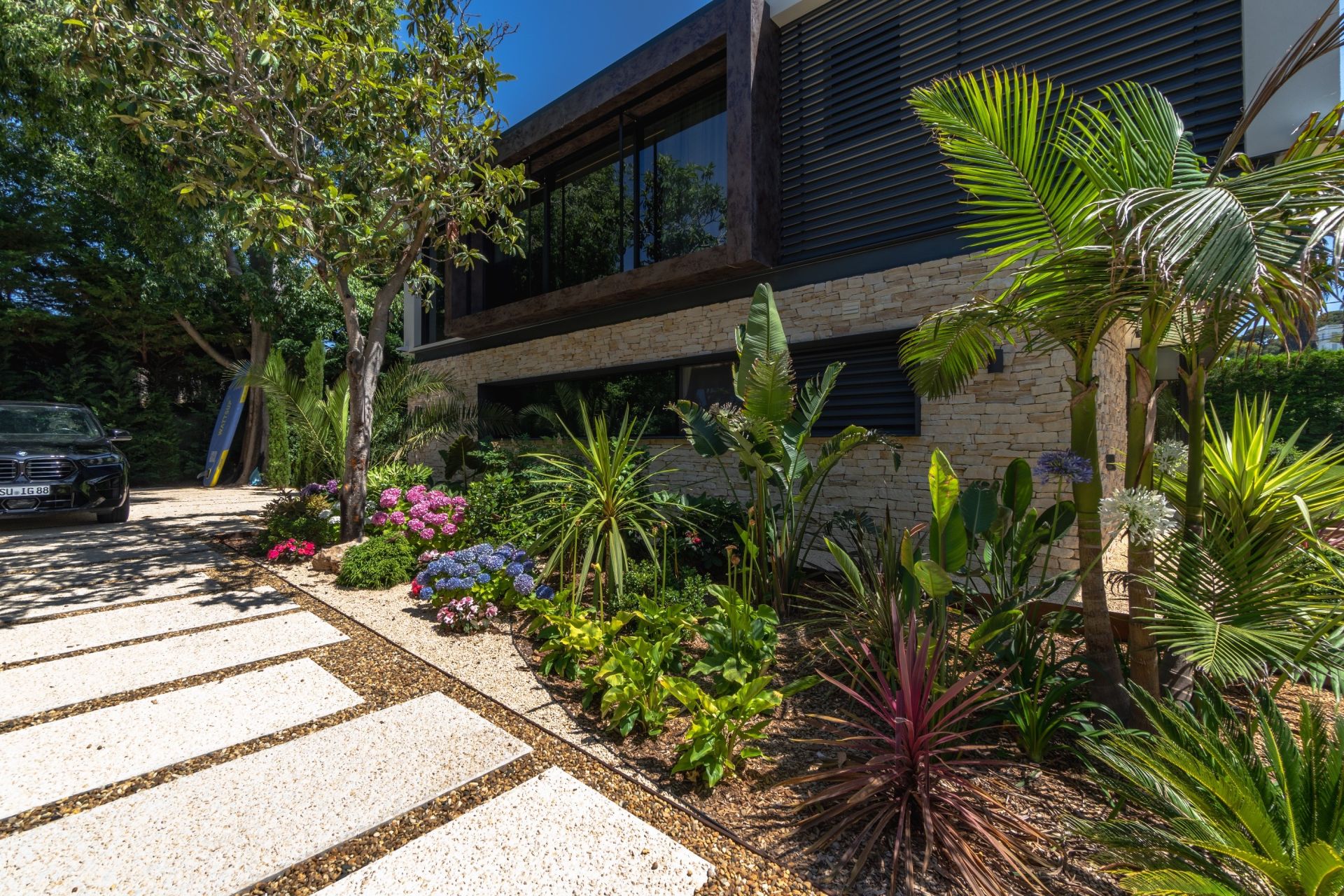 contemporary house 8 Rooms for sale on CAP D ANTIBES (06160)