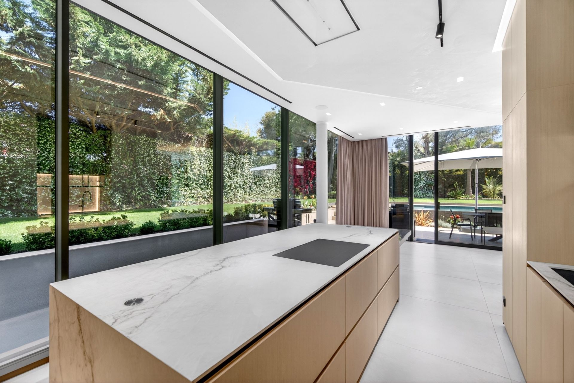 contemporary house 8 Rooms for sale on CAP D ANTIBES (06160)