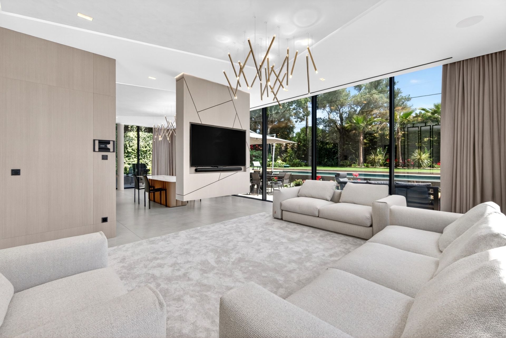 contemporary house 8 Rooms for sale on CAP D ANTIBES (06160)