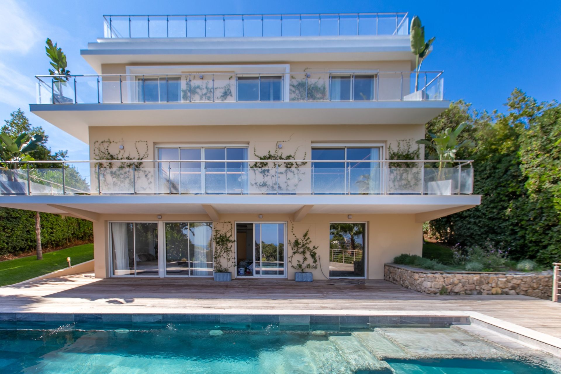 contemporary house 8 Rooms for sale on CAP D ANTIBES (06160)