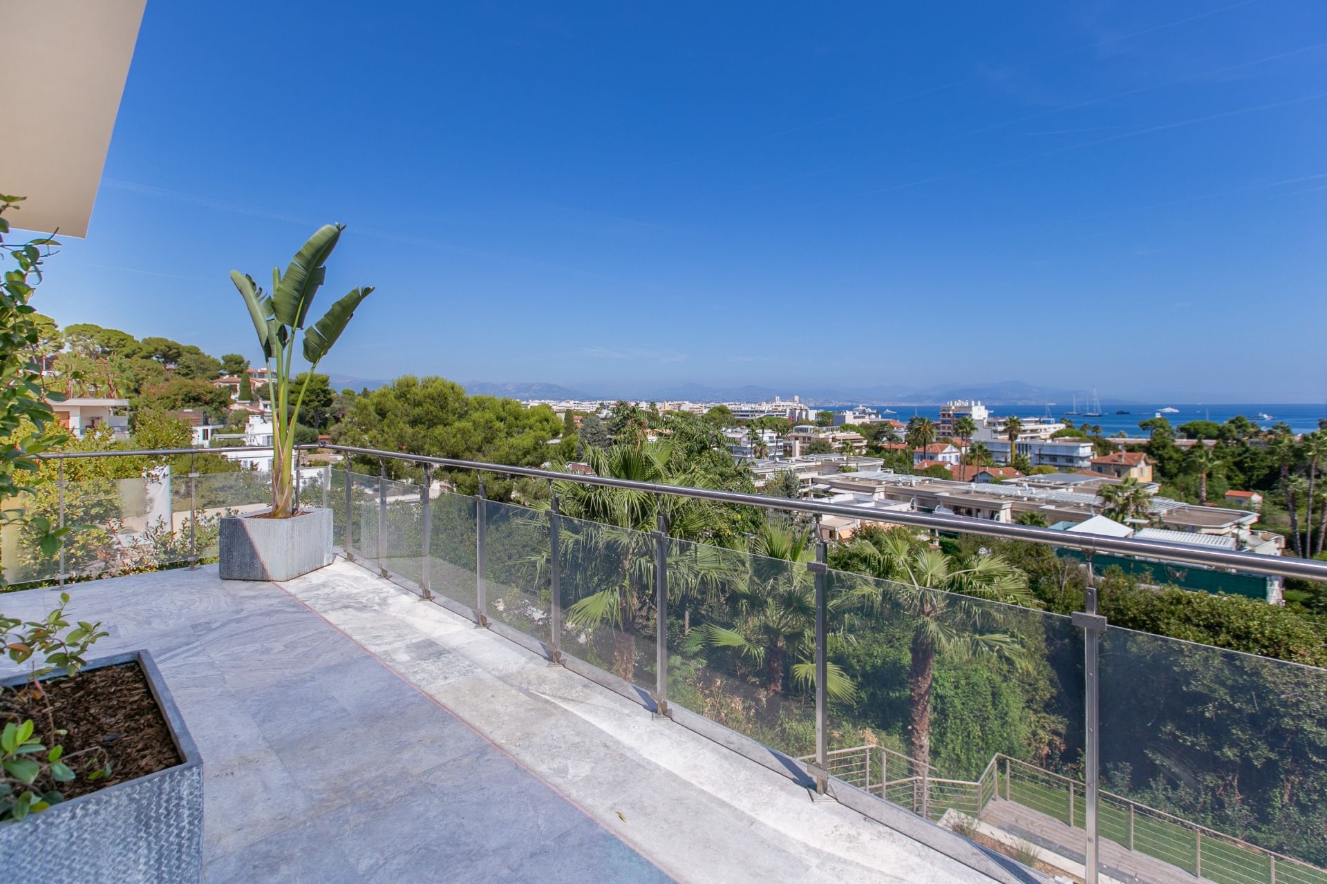 contemporary house 8 Rooms for sale on CAP D ANTIBES (06160)