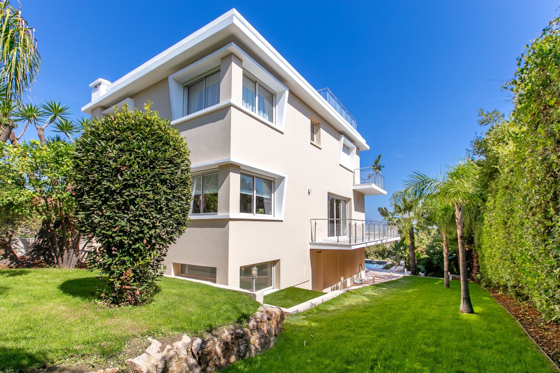 maison contemporaine 8 Pièces en vente sur CAP D ANTIBES (06160)