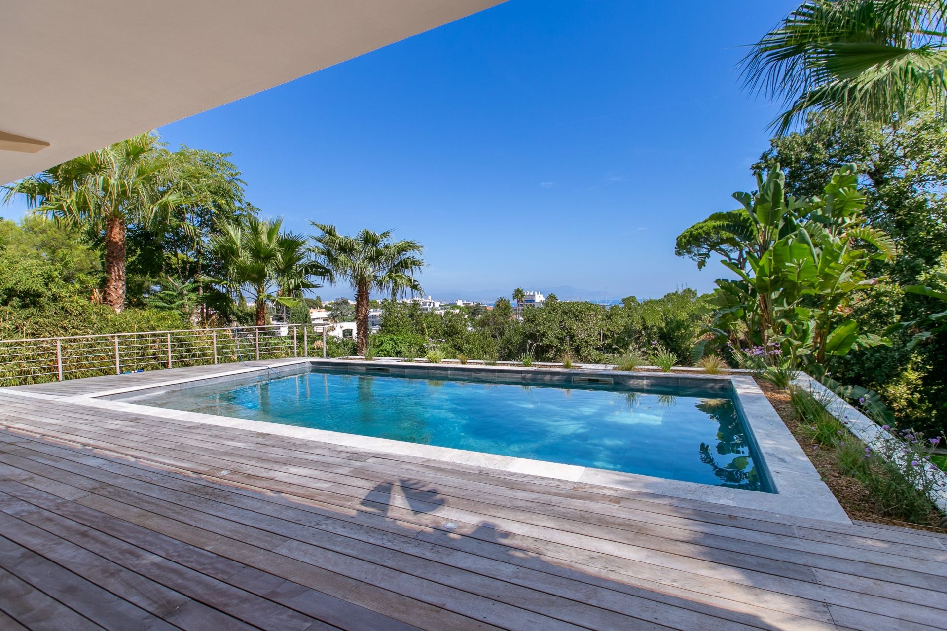 maison contemporaine 8 Pièces en vente sur CAP D ANTIBES (06160)