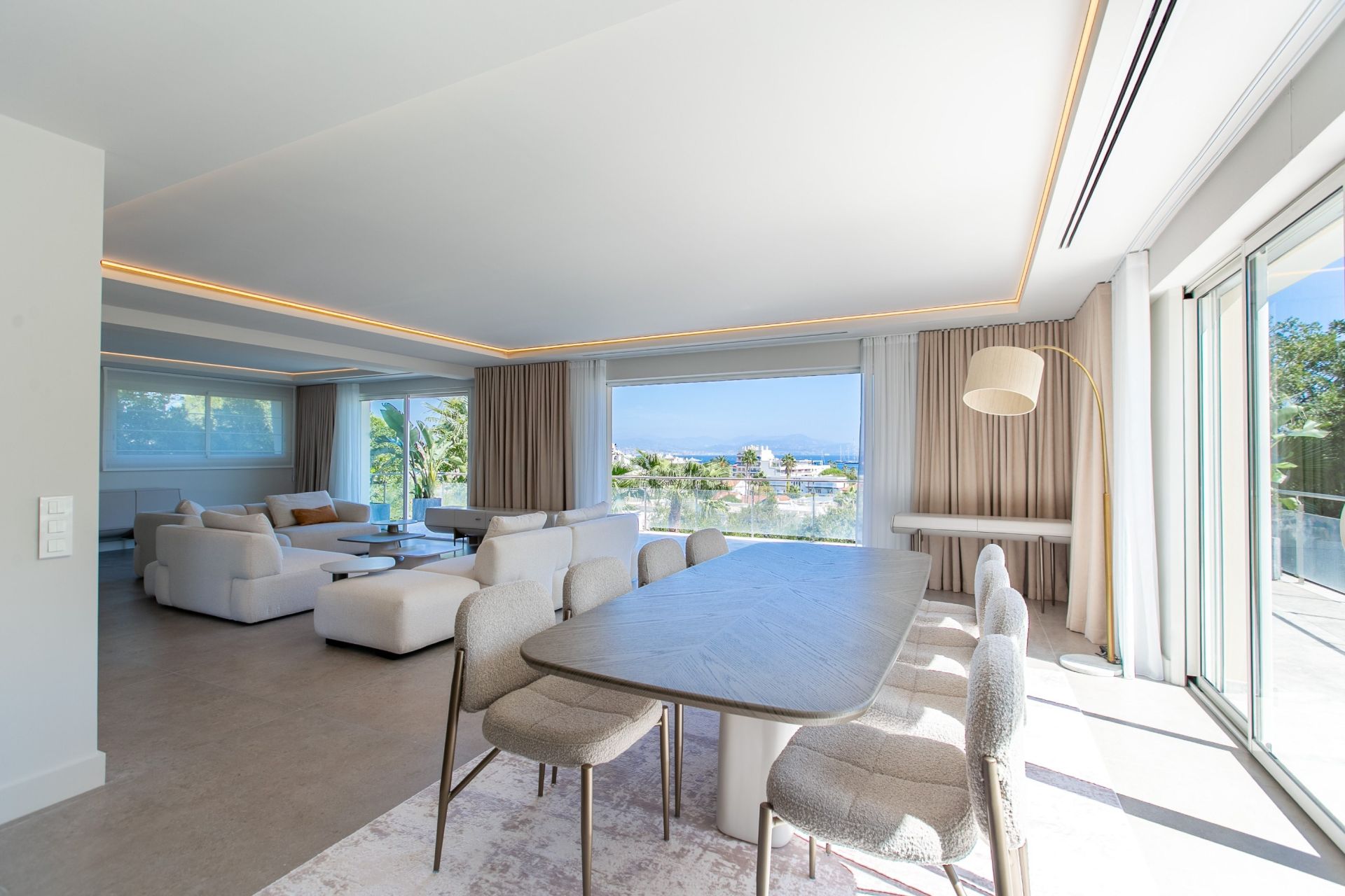 maison contemporaine 8 Pièces en vente sur CAP D ANTIBES (06160)
