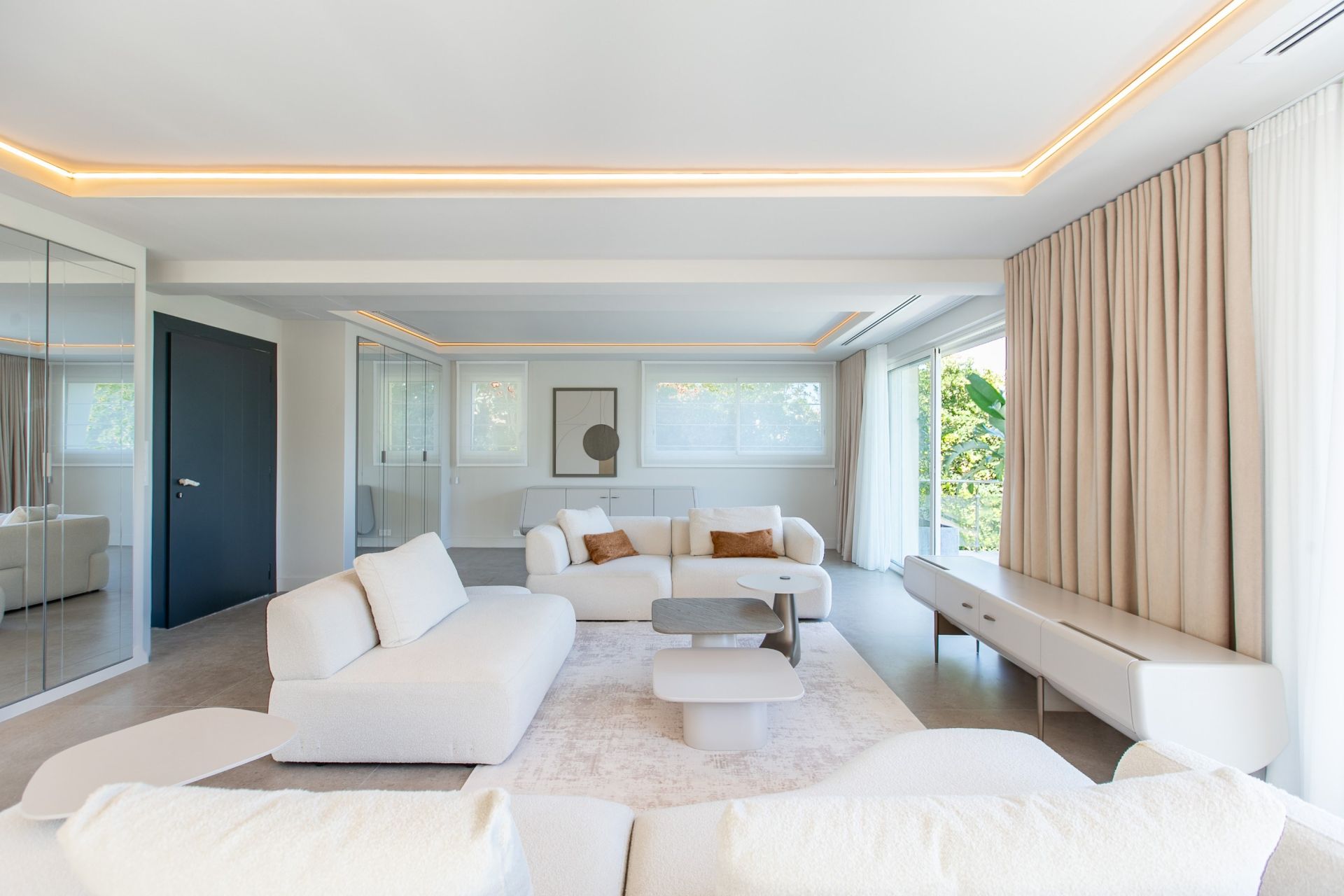 maison contemporaine 8 Pièces en vente sur CAP D ANTIBES (06160)