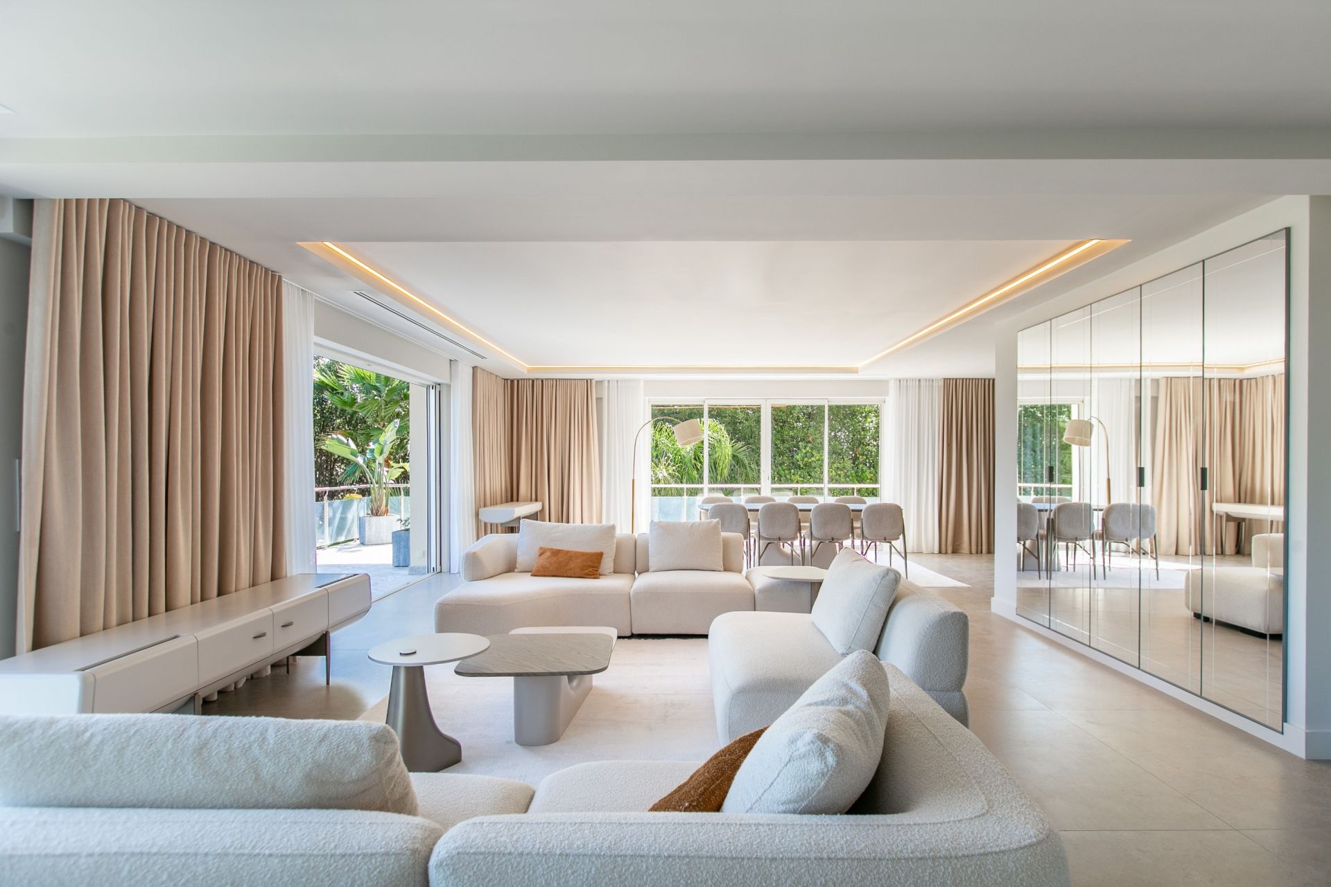 maison contemporaine 8 Pièces en vente sur CAP D ANTIBES (06160)