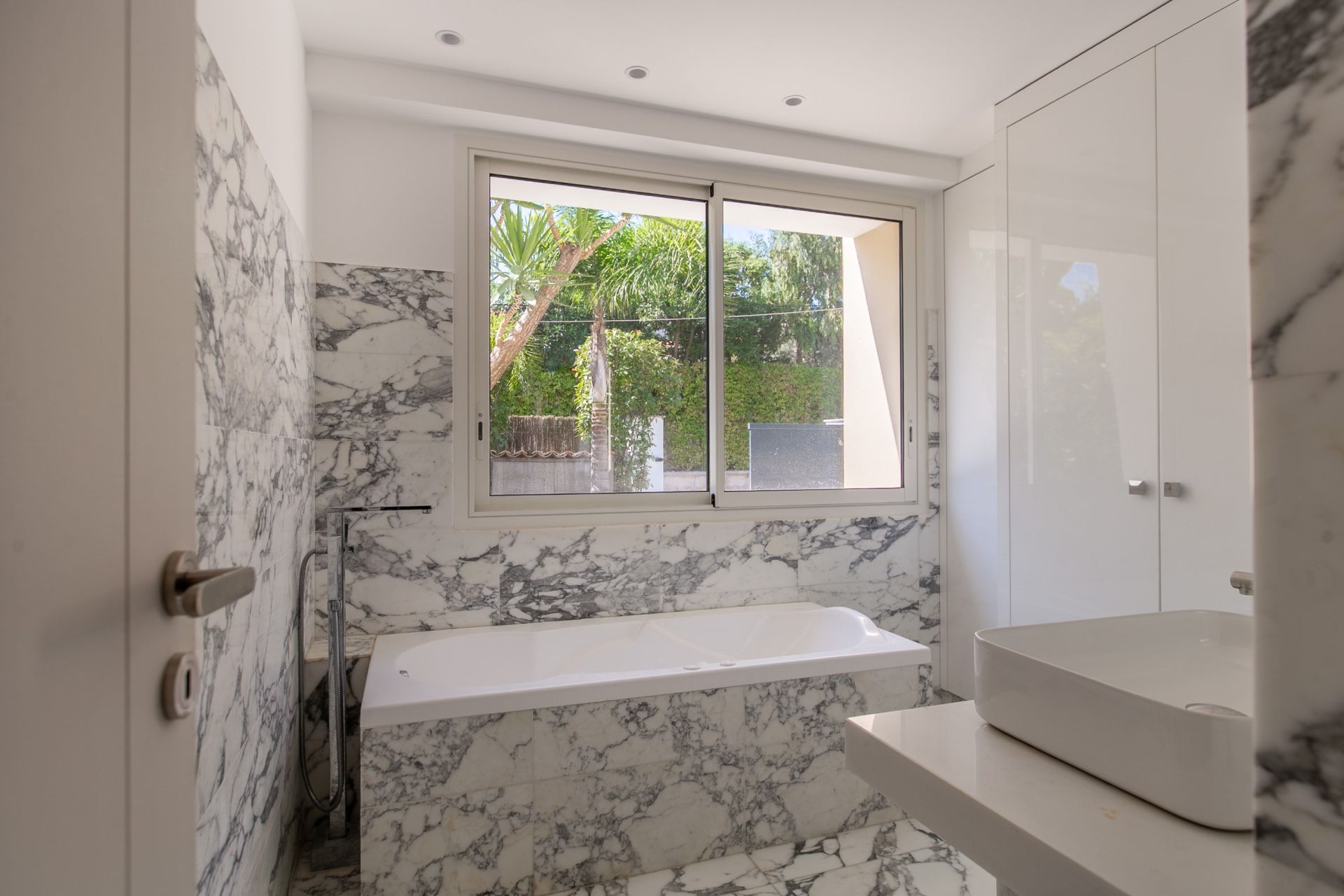 contemporary house 8 Rooms for sale on CAP D ANTIBES (06160)