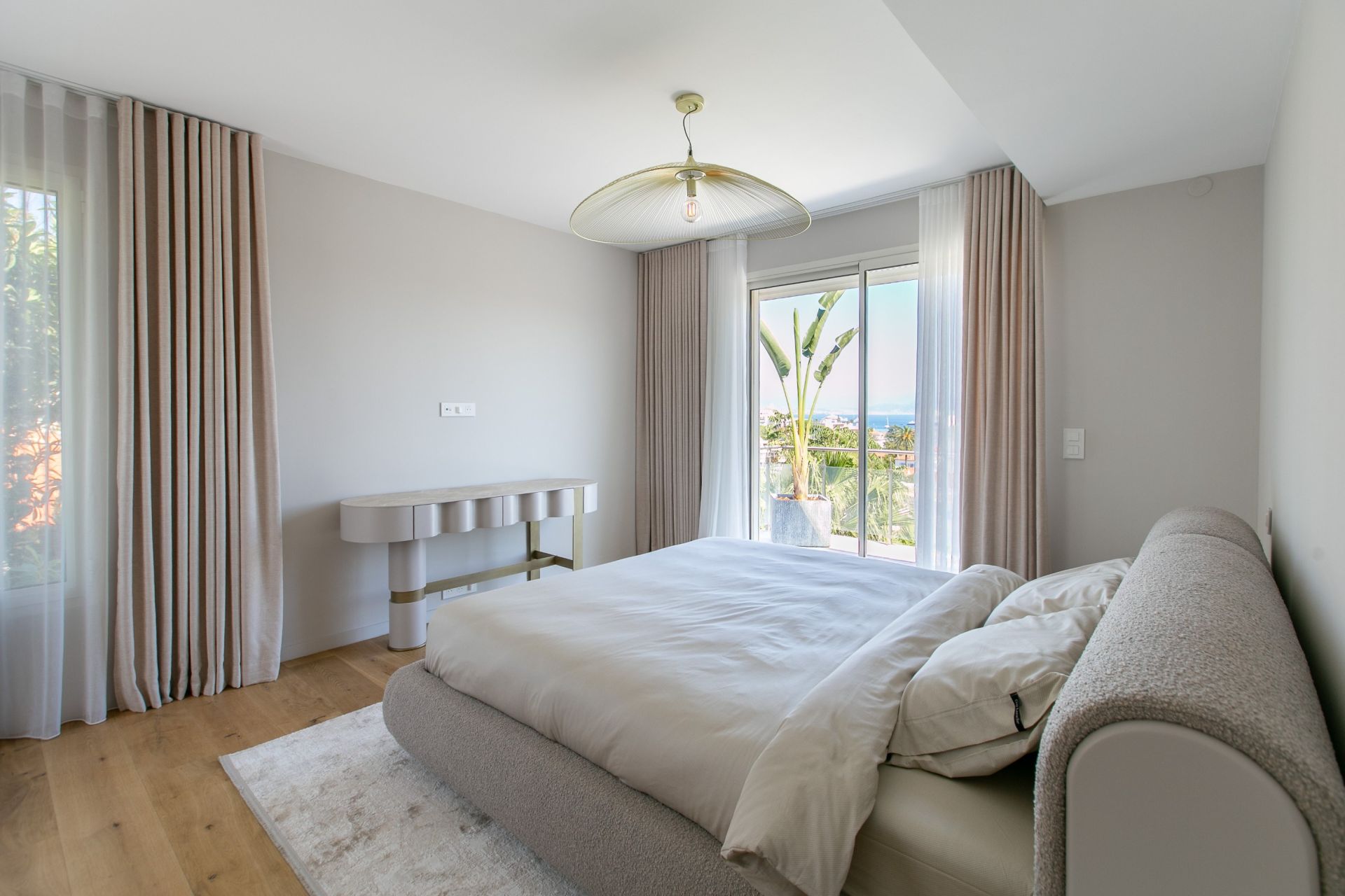 contemporary house 8 Rooms for sale on CAP D ANTIBES (06160)