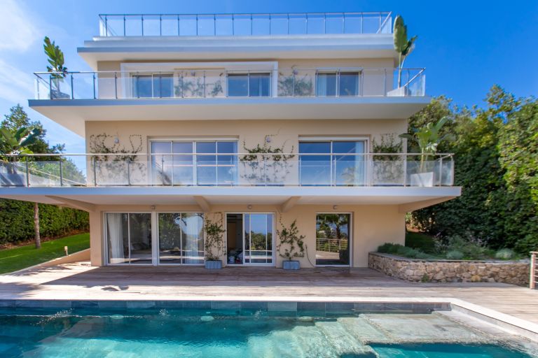 maison contemporaine 8 Pièces en vente sur CAP D ANTIBES (06160)