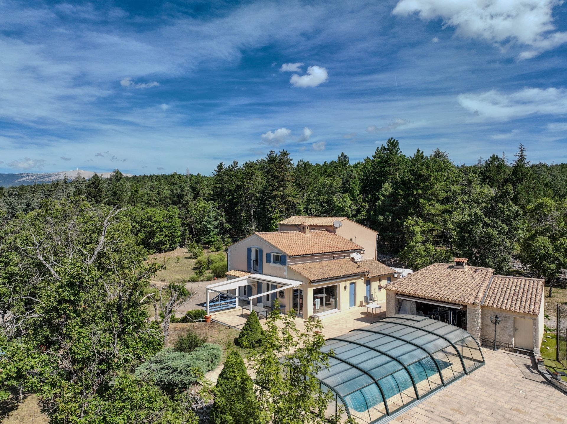 maison de luxe 8 Pièces en vente sur MONIEUX (84390)
