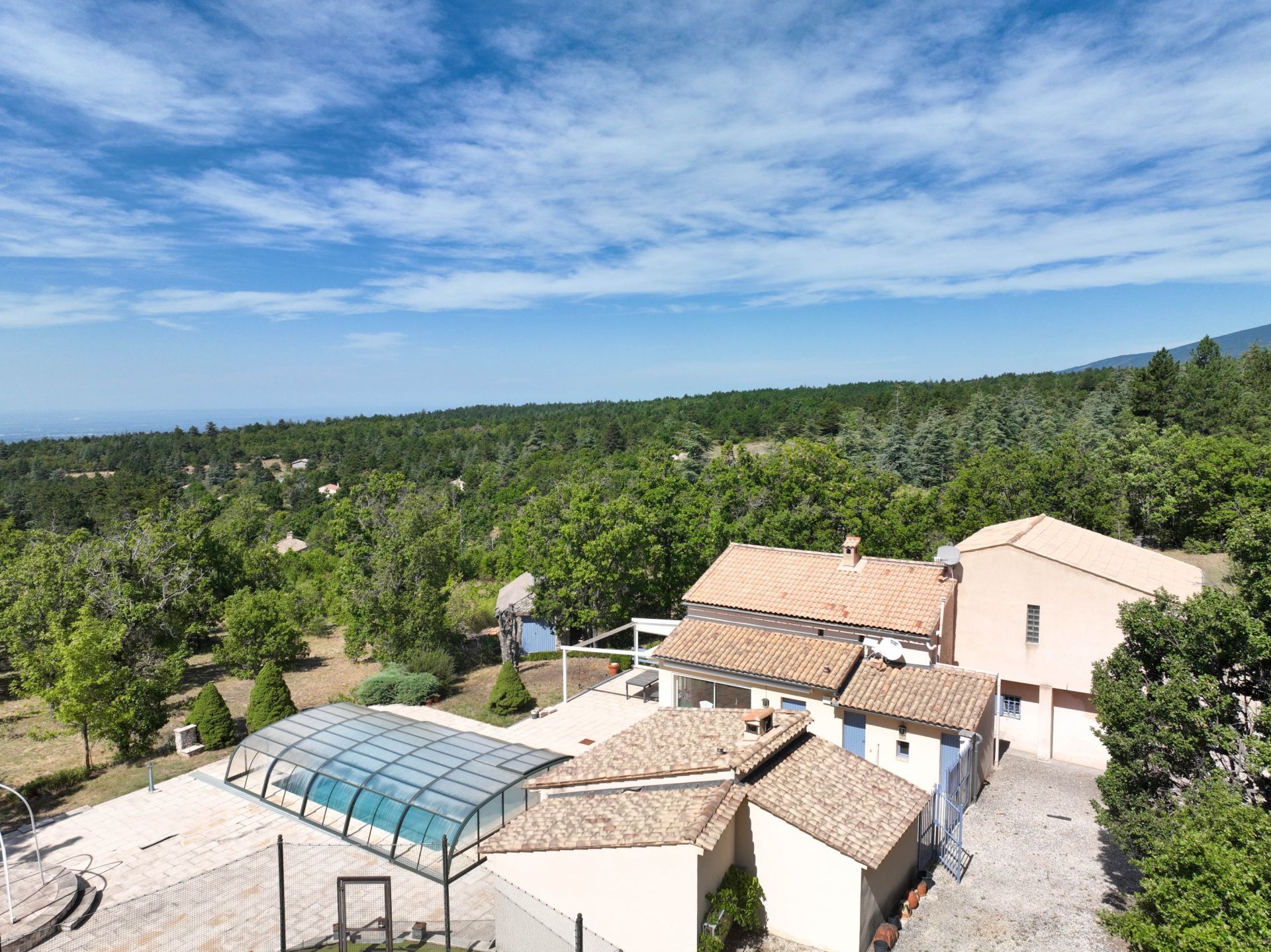 maison de luxe 8 Pièces en vente sur MONIEUX (84390)