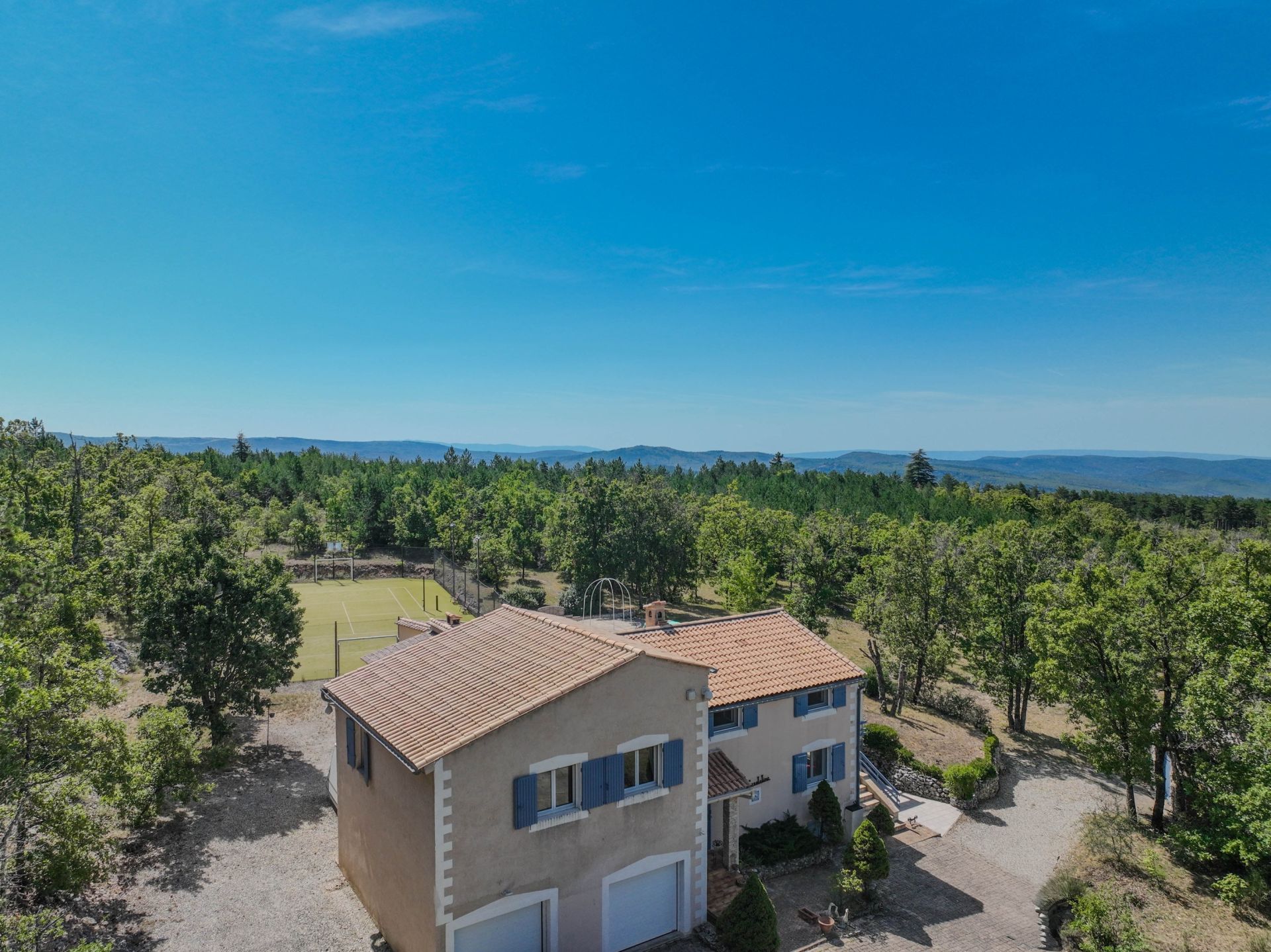 maison de luxe 8 Pièces en vente sur MONIEUX (84390)