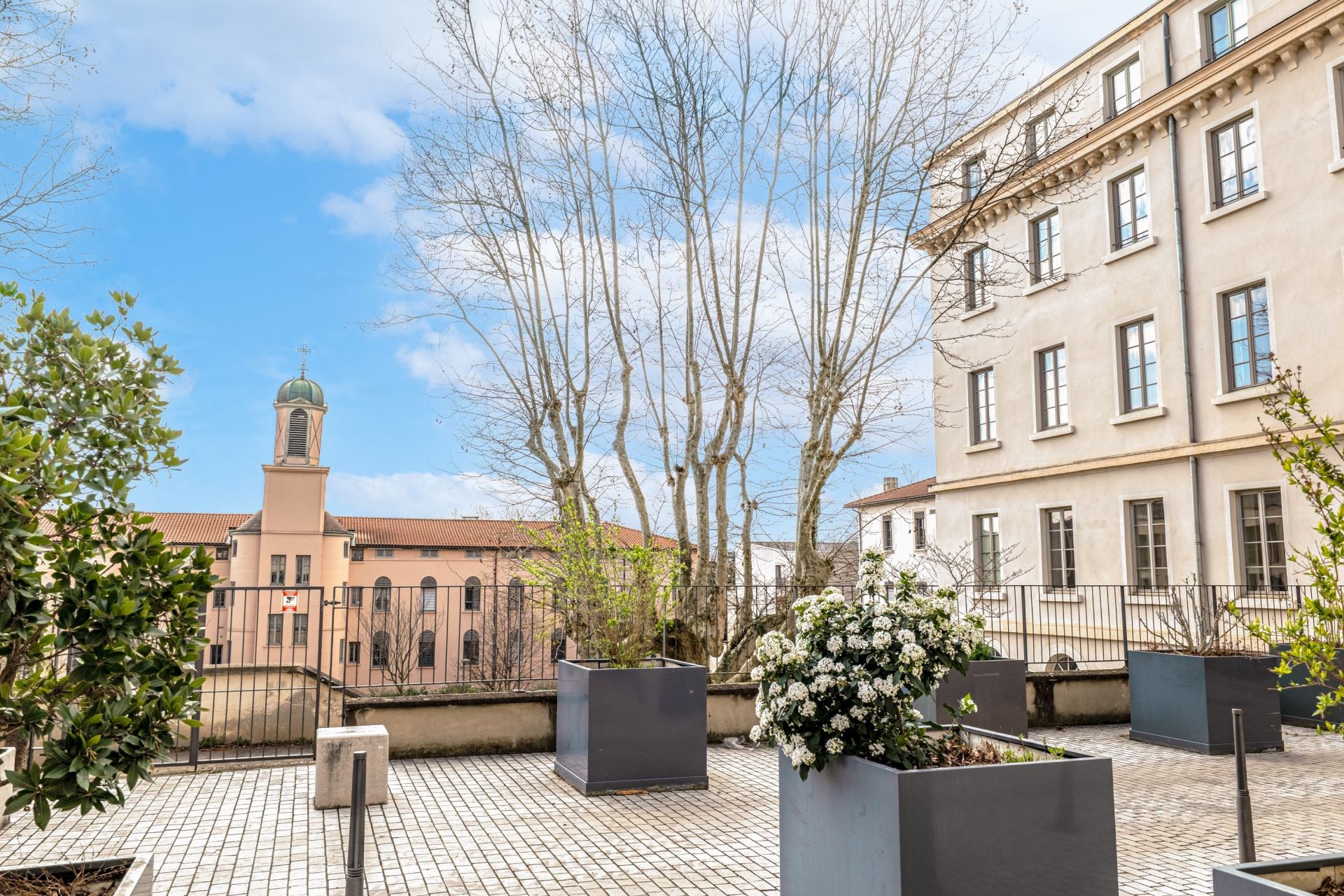 luxury apartment 3 Rooms for sale on LYON (69005)