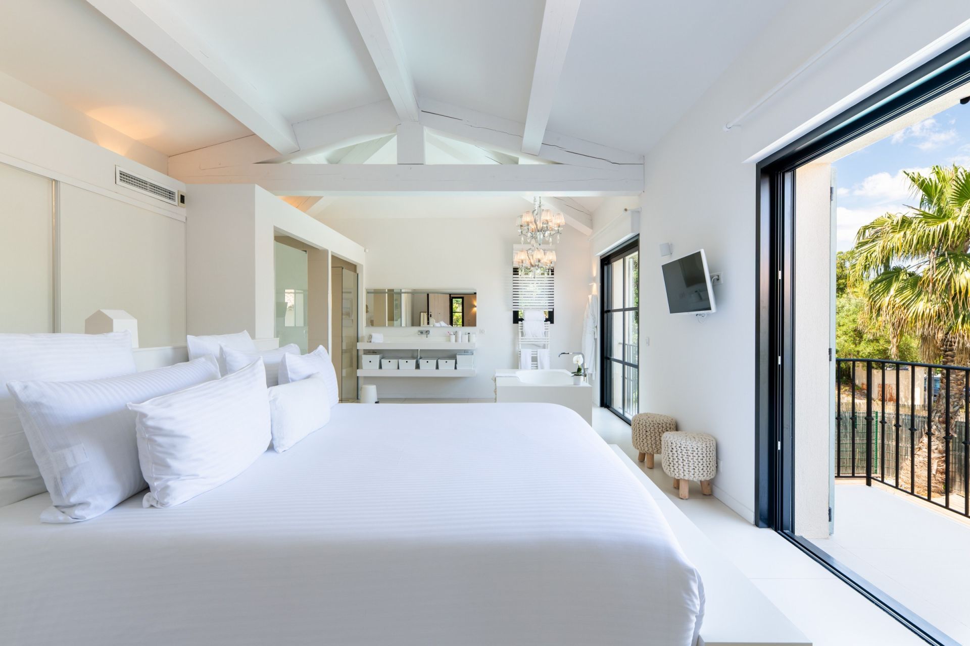 contemporary house 9 Rooms for sale on GASSIN (83580)