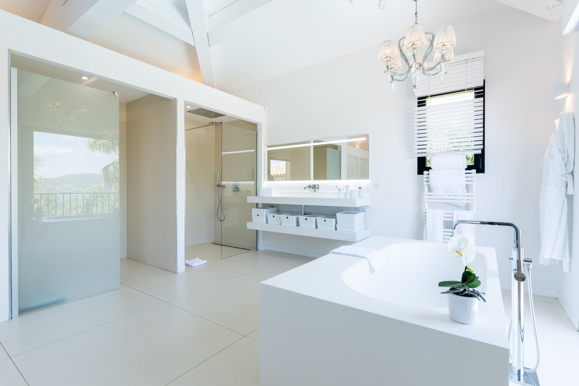 maison contemporaine 9 Pièces en vente sur GASSIN (83580)
