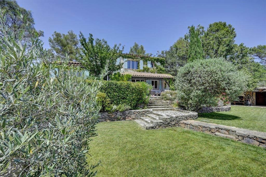 luxury house 7 Rooms for sale on ST MAXIMIN LA STE BAUME (83470)