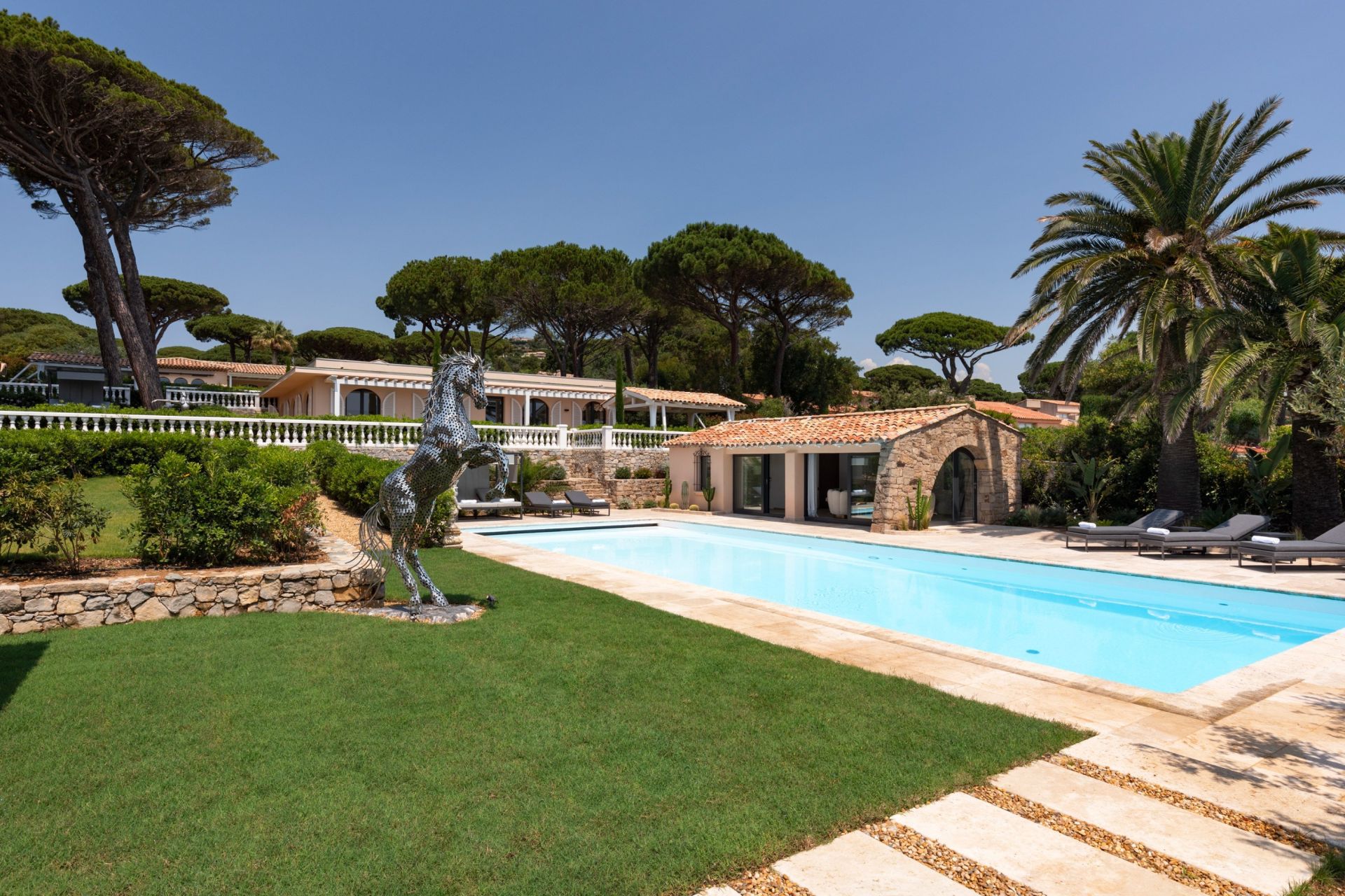 luxury villa 15 Rooms for sale on GRIMAUD (83310)