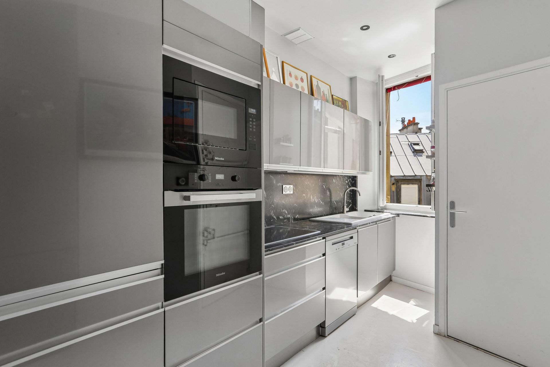 luxury apartment 6 Rooms for sale on PARIS (75009)