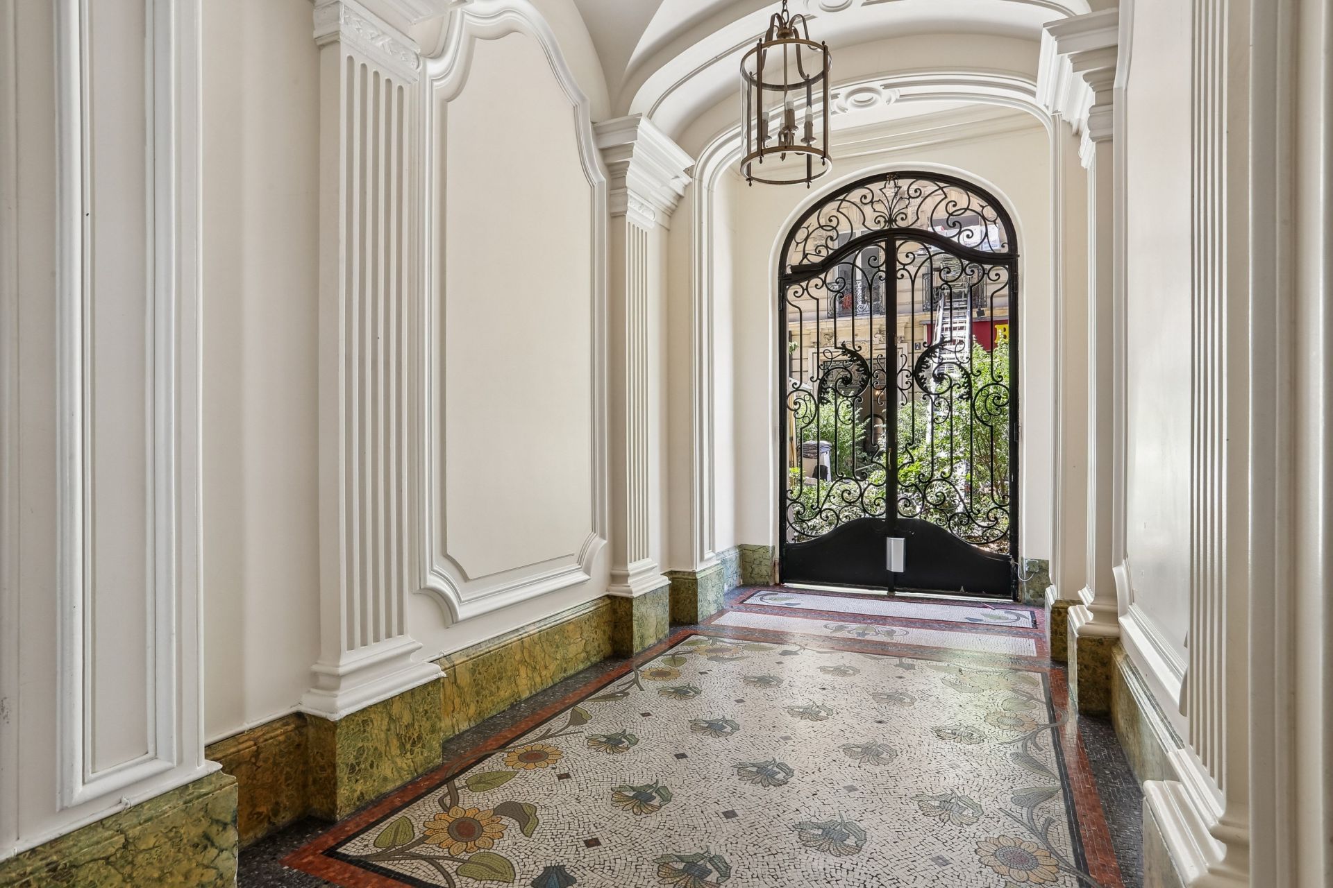 luxury apartment 6 Rooms for sale on PARIS (75009)