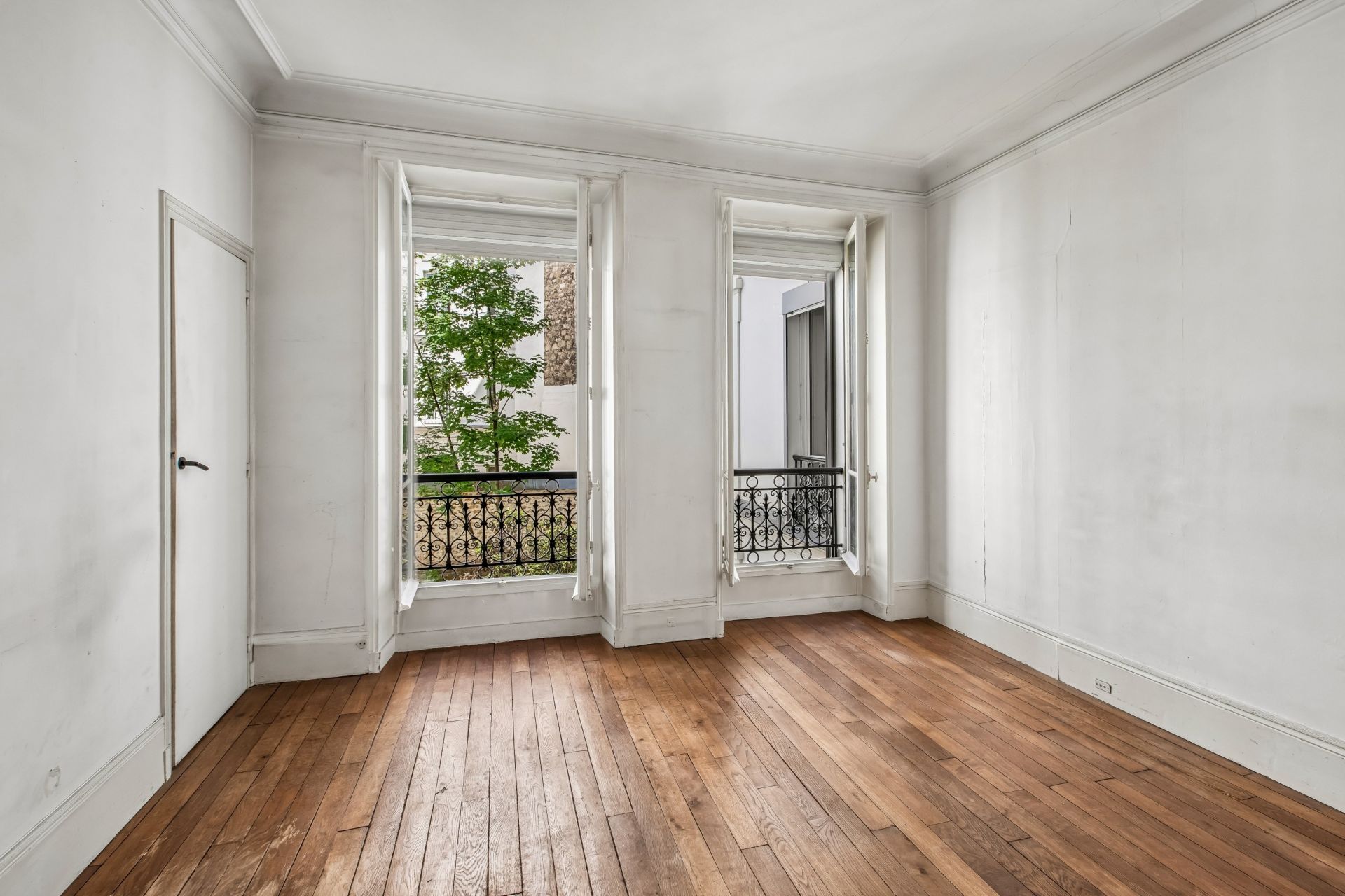 luxury apartment 4 Rooms for sale on PARIS (75016)