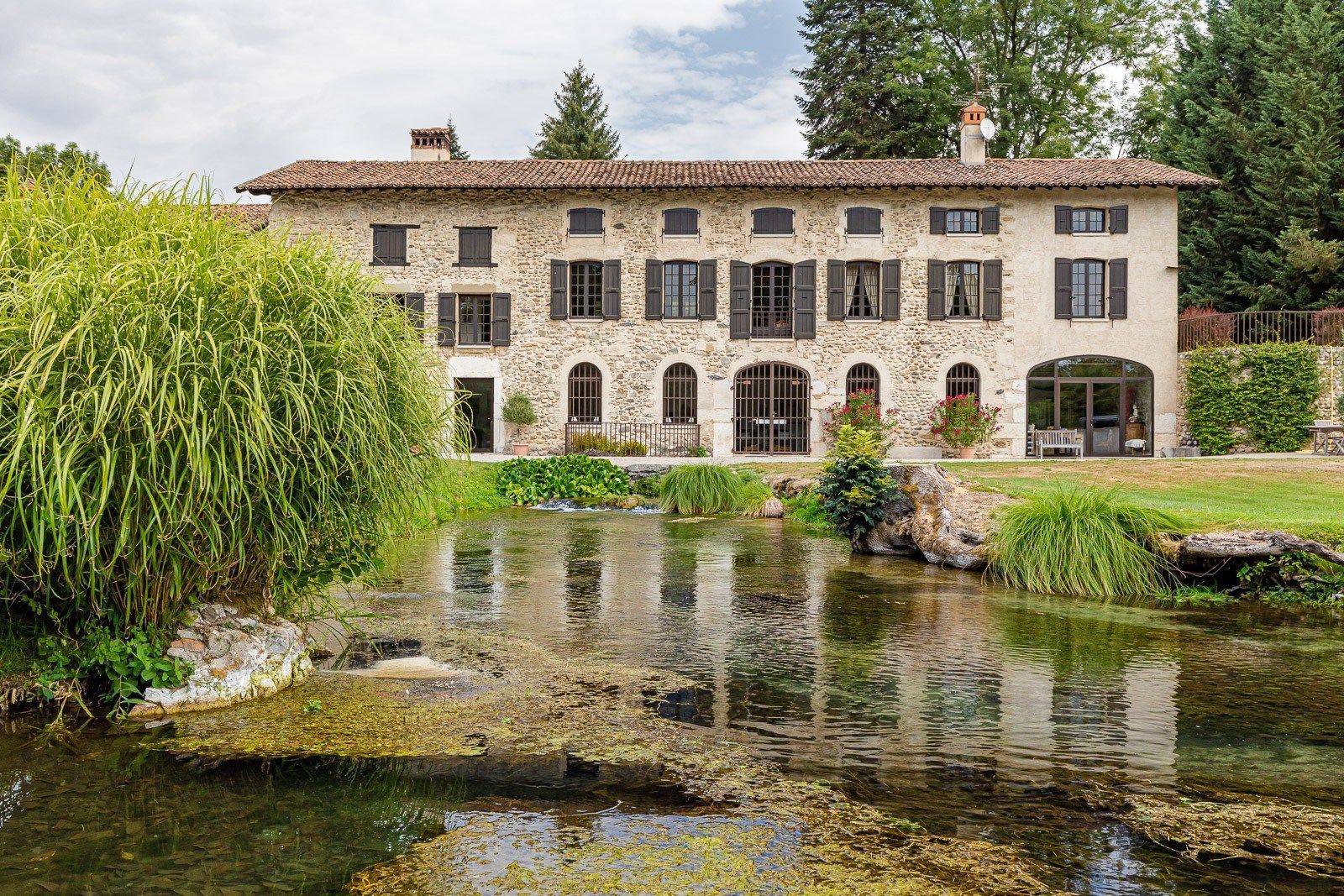 luxury property 10 Rooms for sale on REAUMONT (38140)