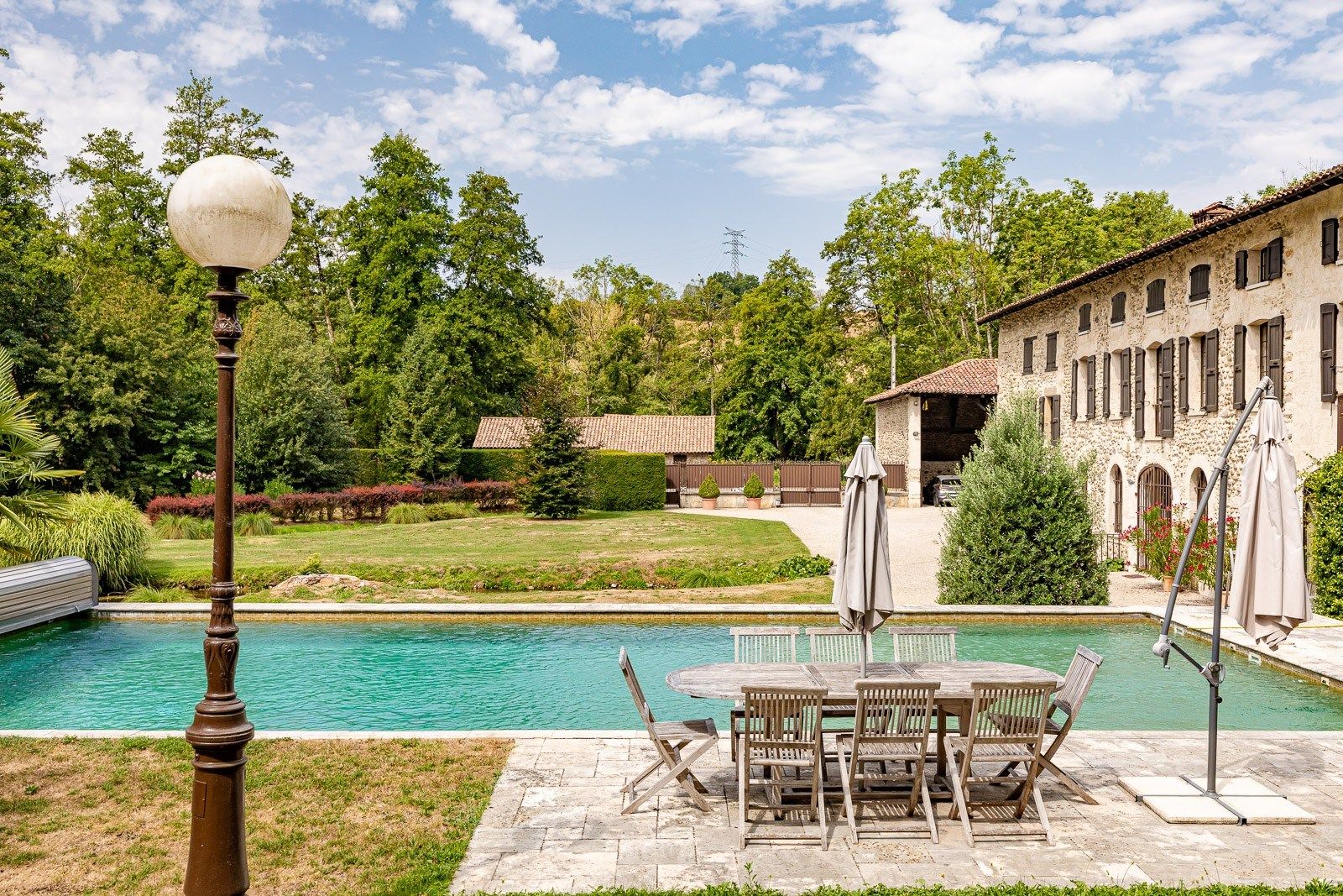 luxury property 10 Rooms for sale on REAUMONT (38140)
