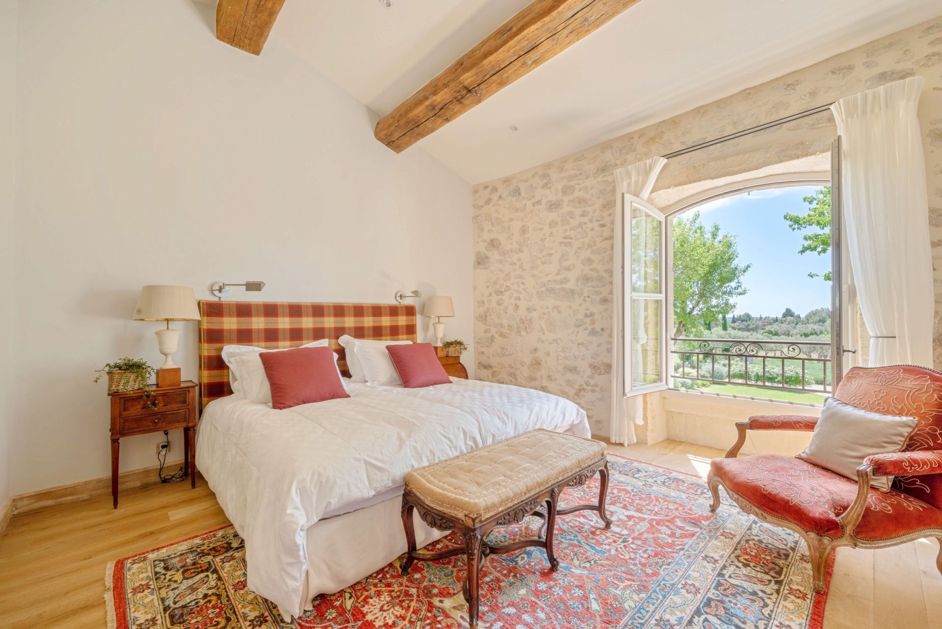 luxury house 8 Rooms for sale on MAUSSANE LES ALPILLES (13520)