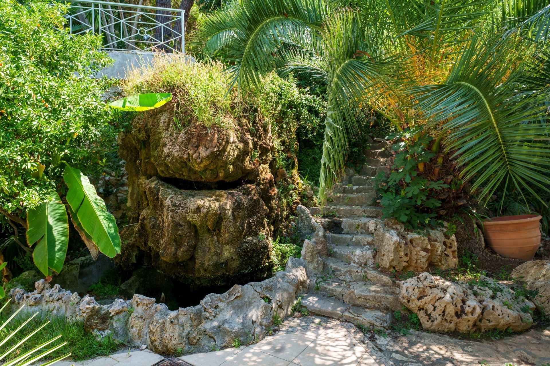 luxury house 12 Rooms for sale on BEZIERS (34500)