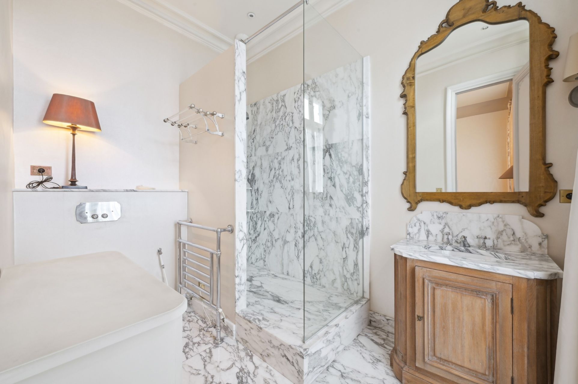 luxury apartment 7 Rooms for rent on PARIS (75007)