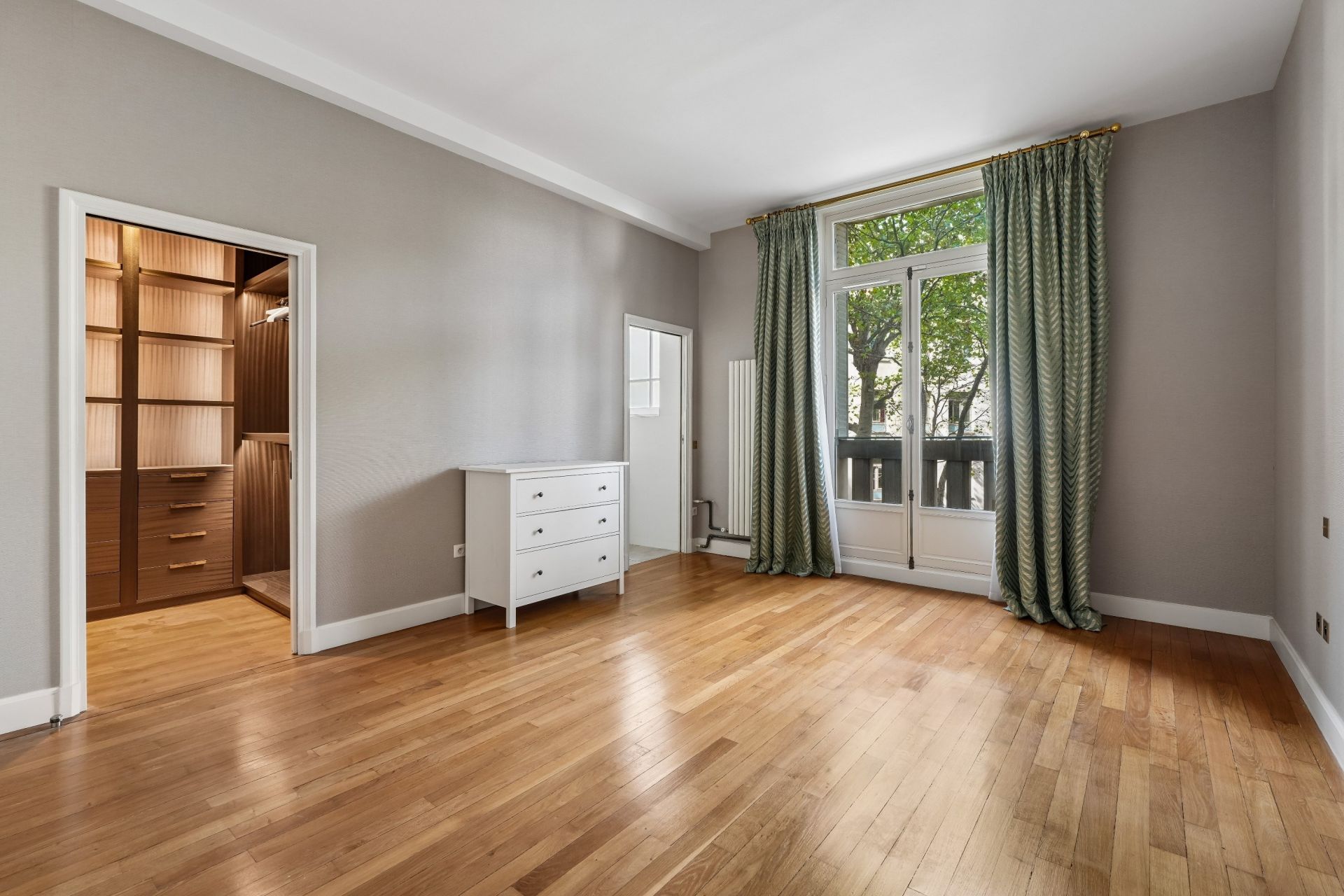 luxury apartment 8 Rooms for rent on NEUILLY SUR SEINE (92200)