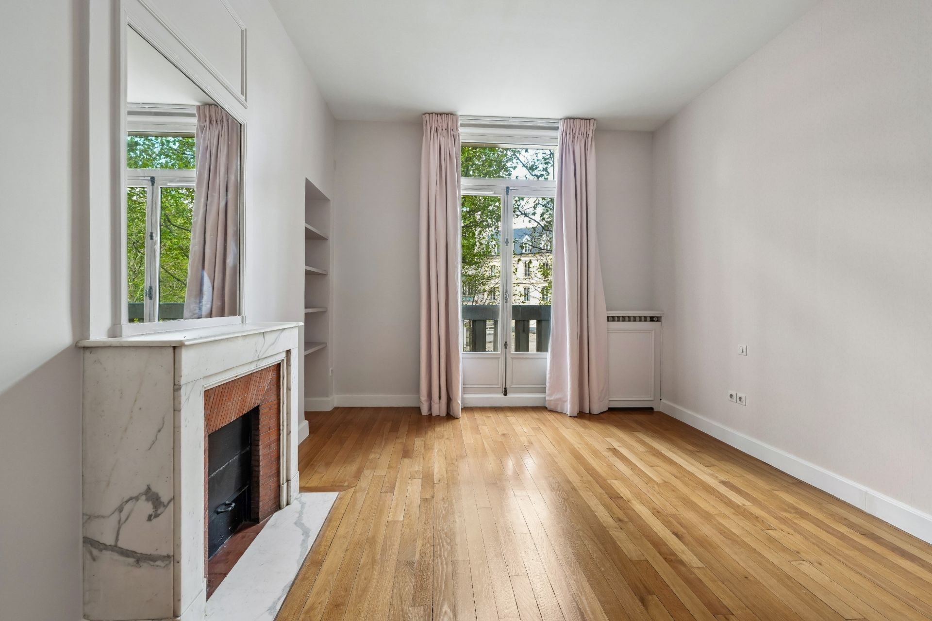 luxury apartment 8 Rooms for rent on NEUILLY SUR SEINE (92200)