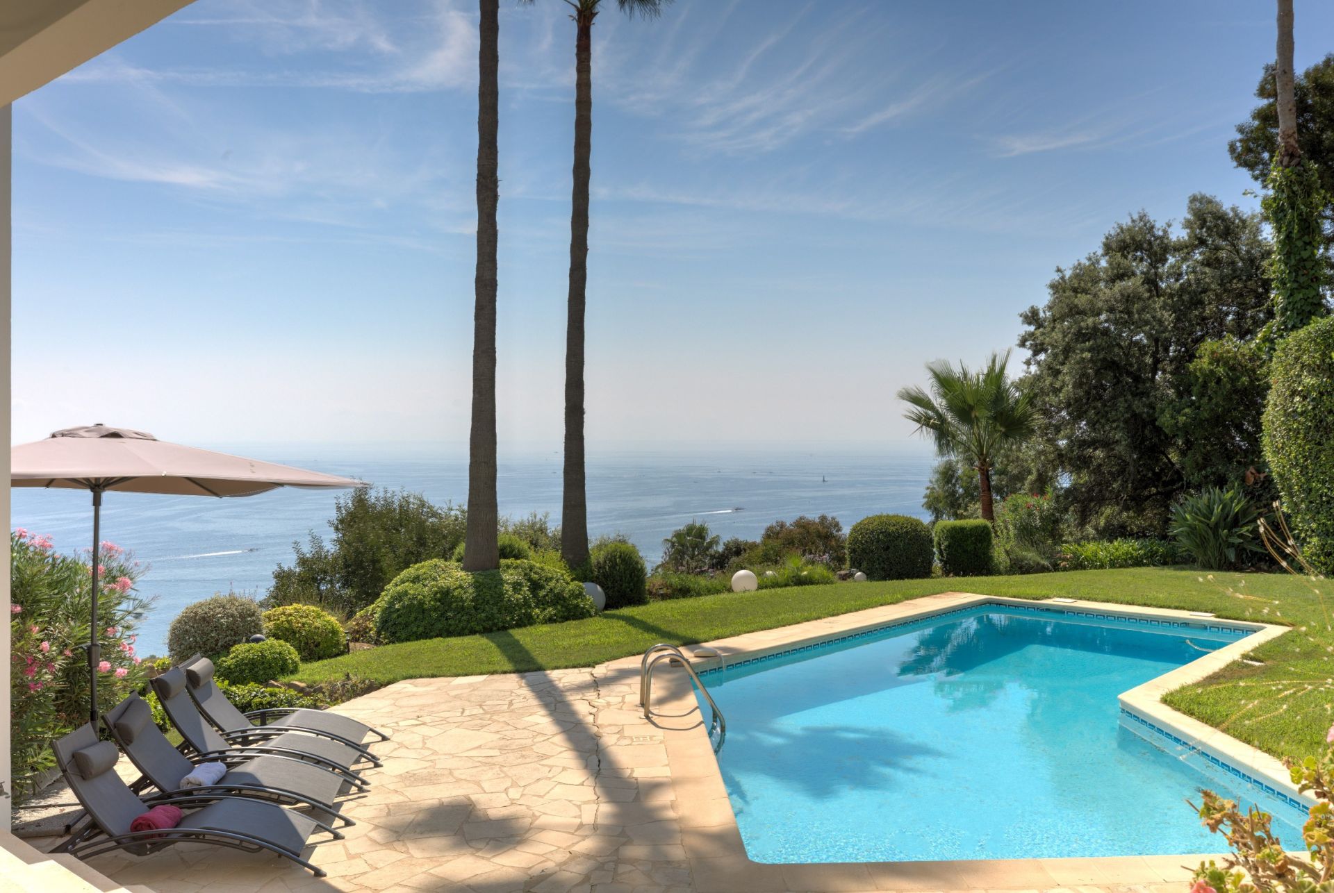 maison contemporaine 6 Pièces en vente sur VALLAURIS (06220)