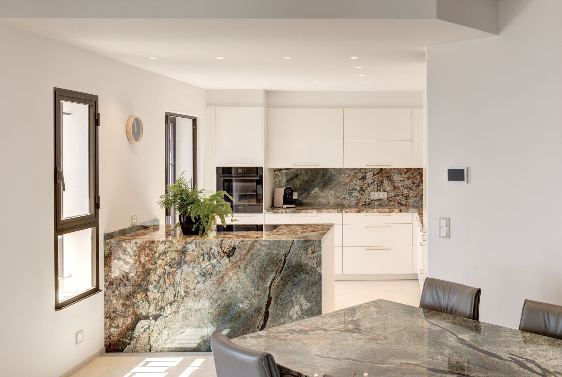 contemporary house 6 Rooms for sale on VALLAURIS (06220)