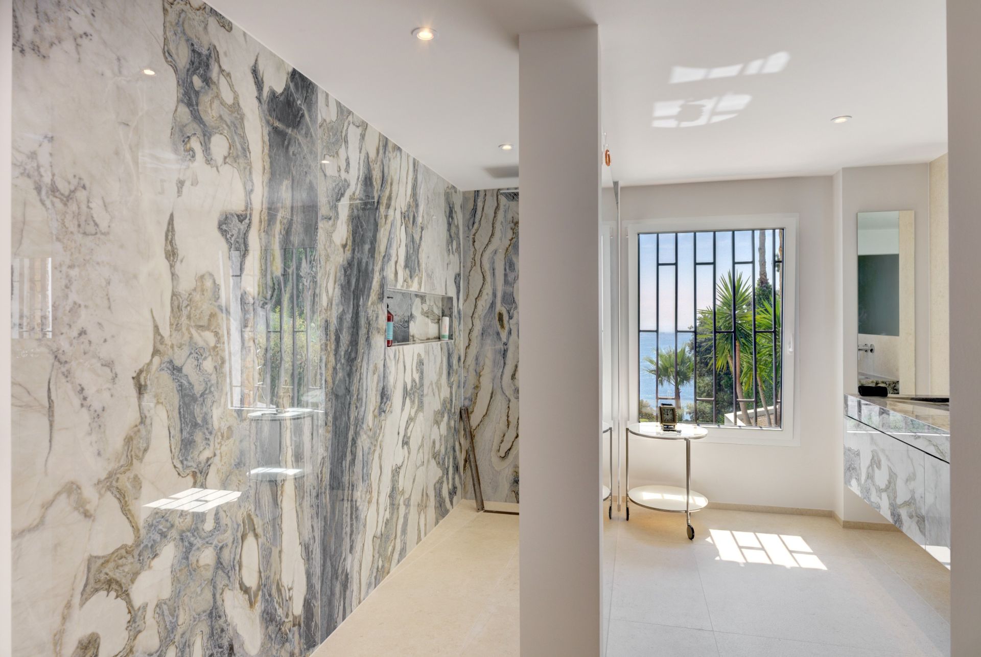 contemporary house 6 Rooms for sale on VALLAURIS (06220)