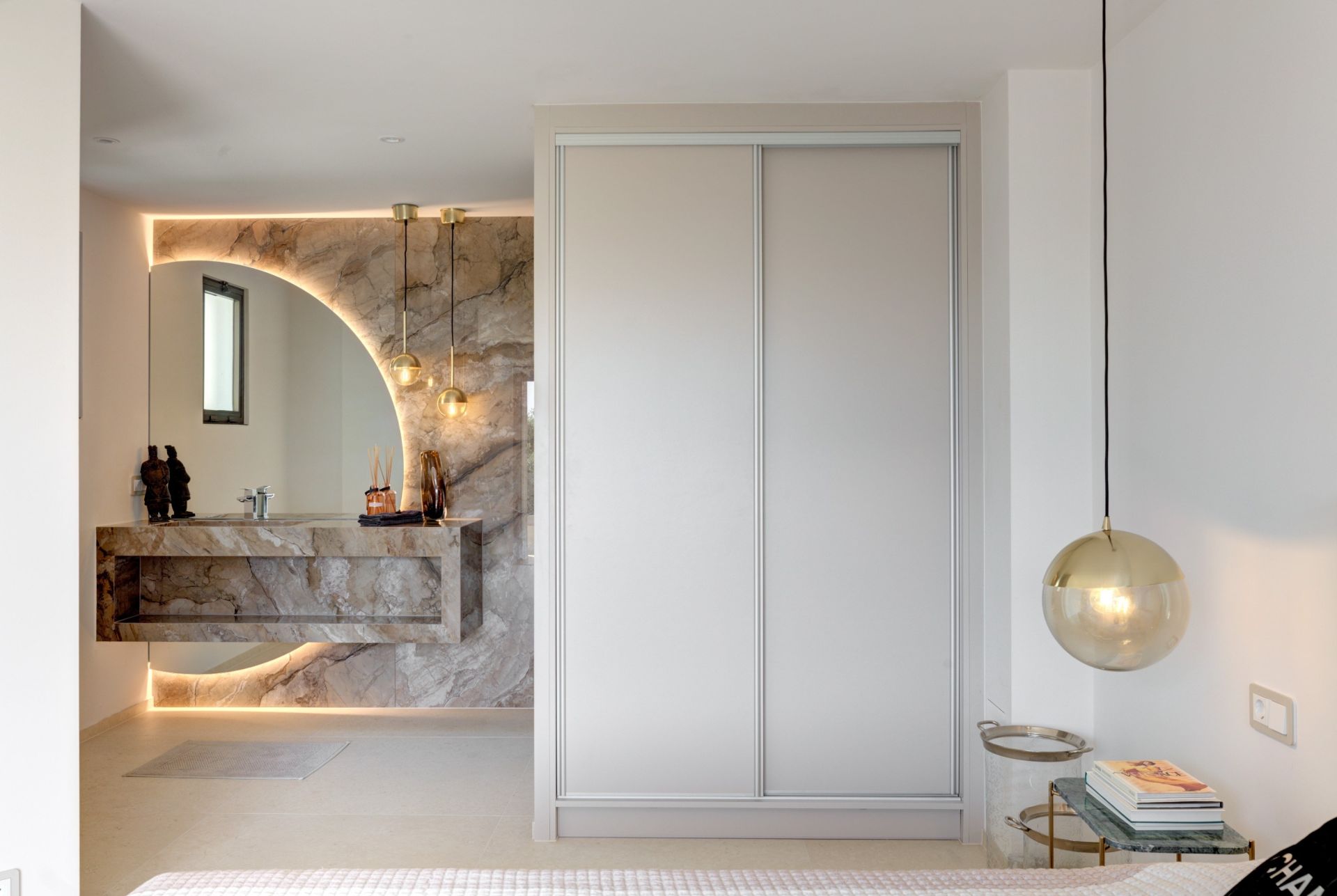contemporary house 6 Rooms for sale on VALLAURIS (06220)