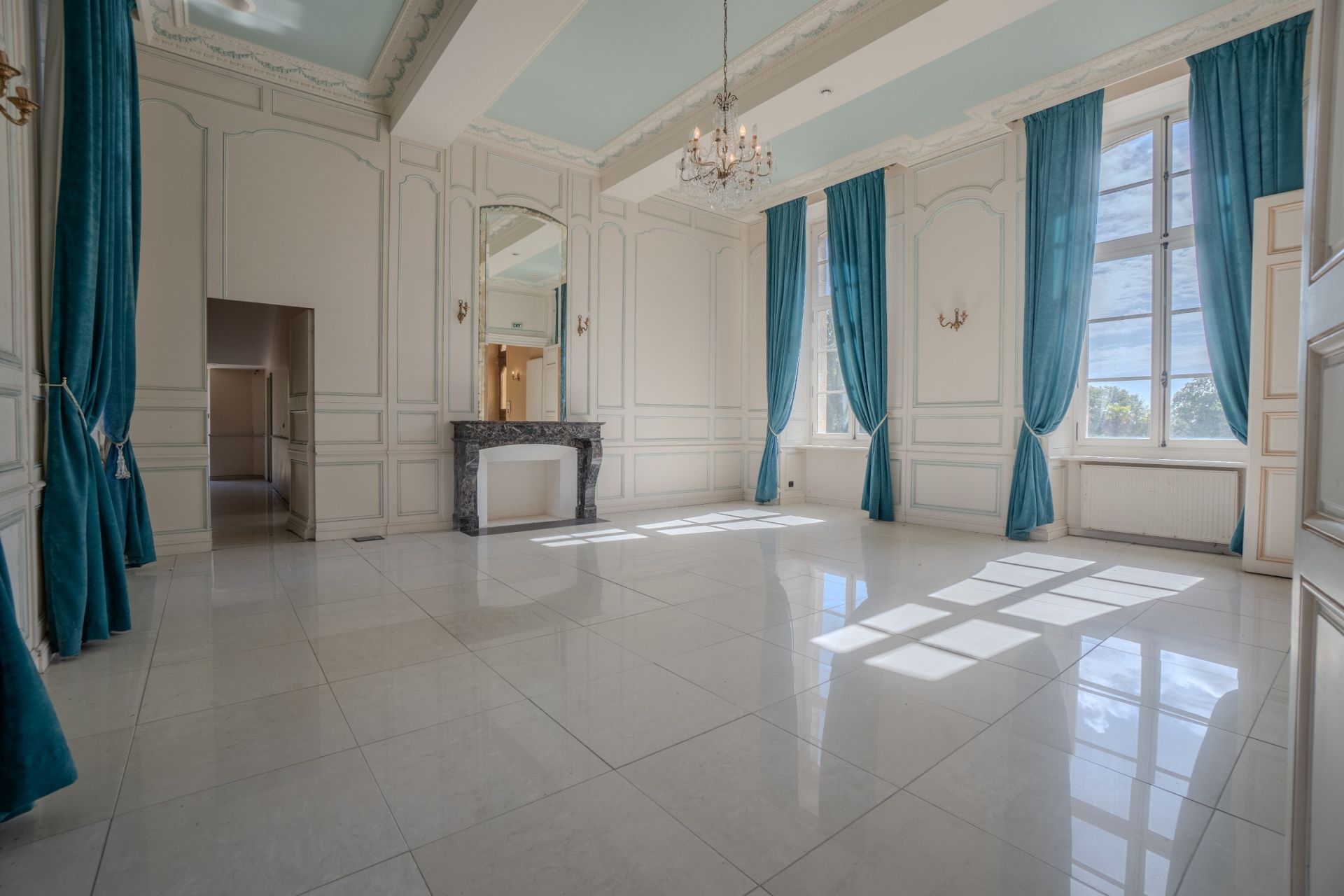 luxury property 14 Rooms for sale on LA BAULE (44500)