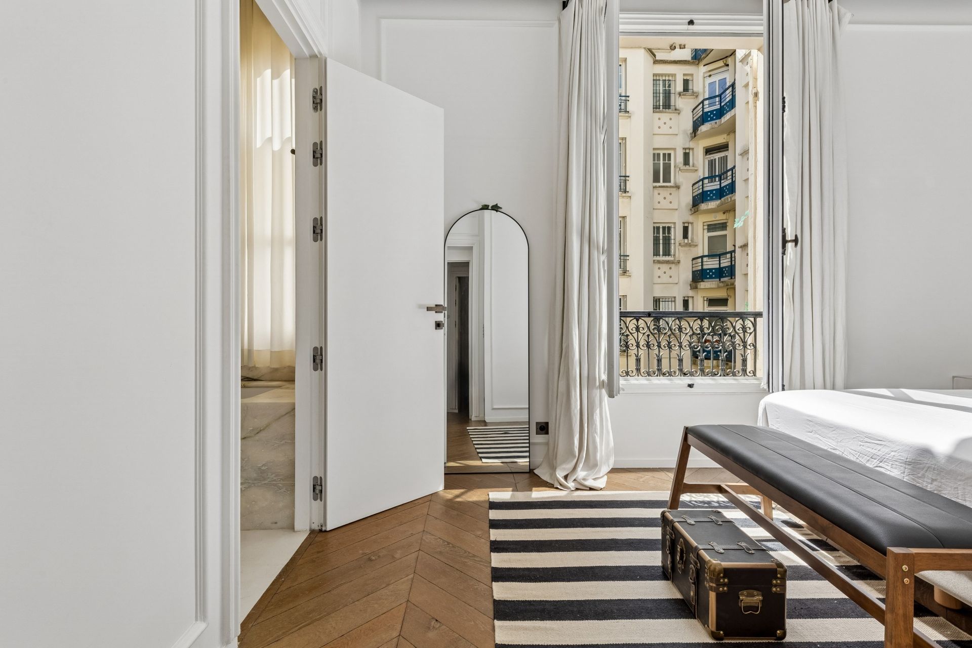 luxury apartment 4 Rooms for sale on PARIS (75007)