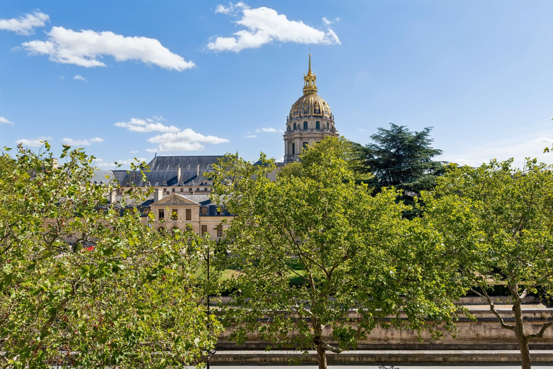 luxury apartment 4 Rooms for sale on PARIS (75007)