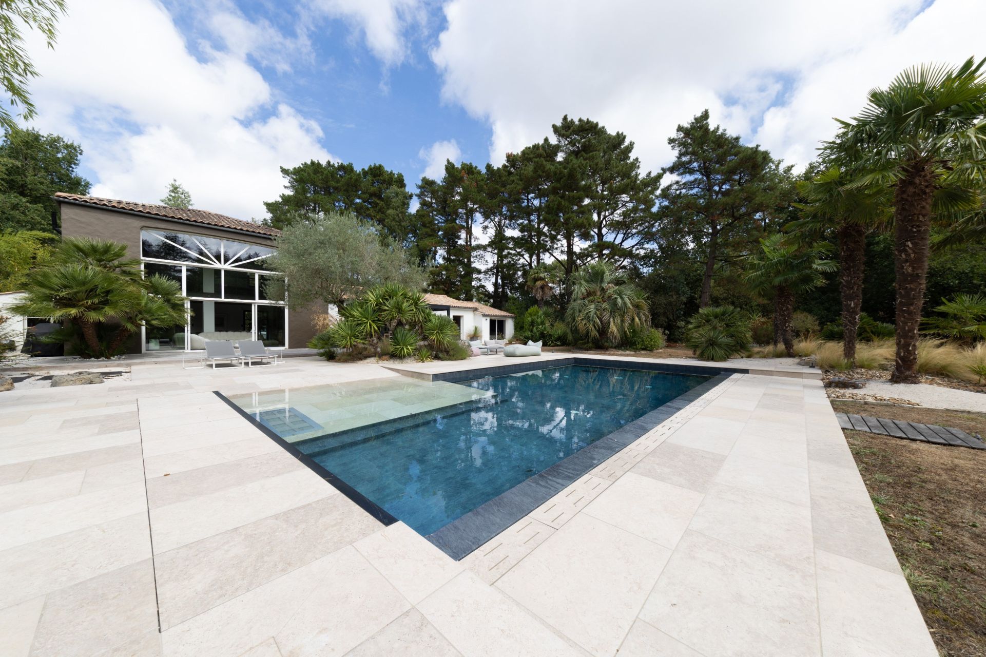 luxury house 7 Rooms for sale on ST HILAIRE DE RIEZ (85270)