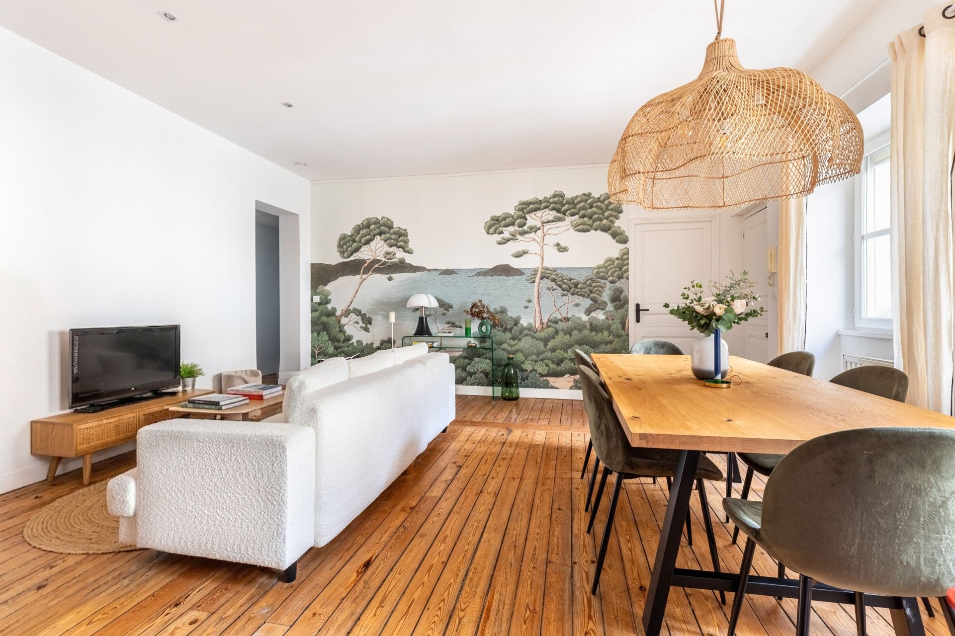 luxury apartment 4 Rooms for sale on BORDEAUX (33000)