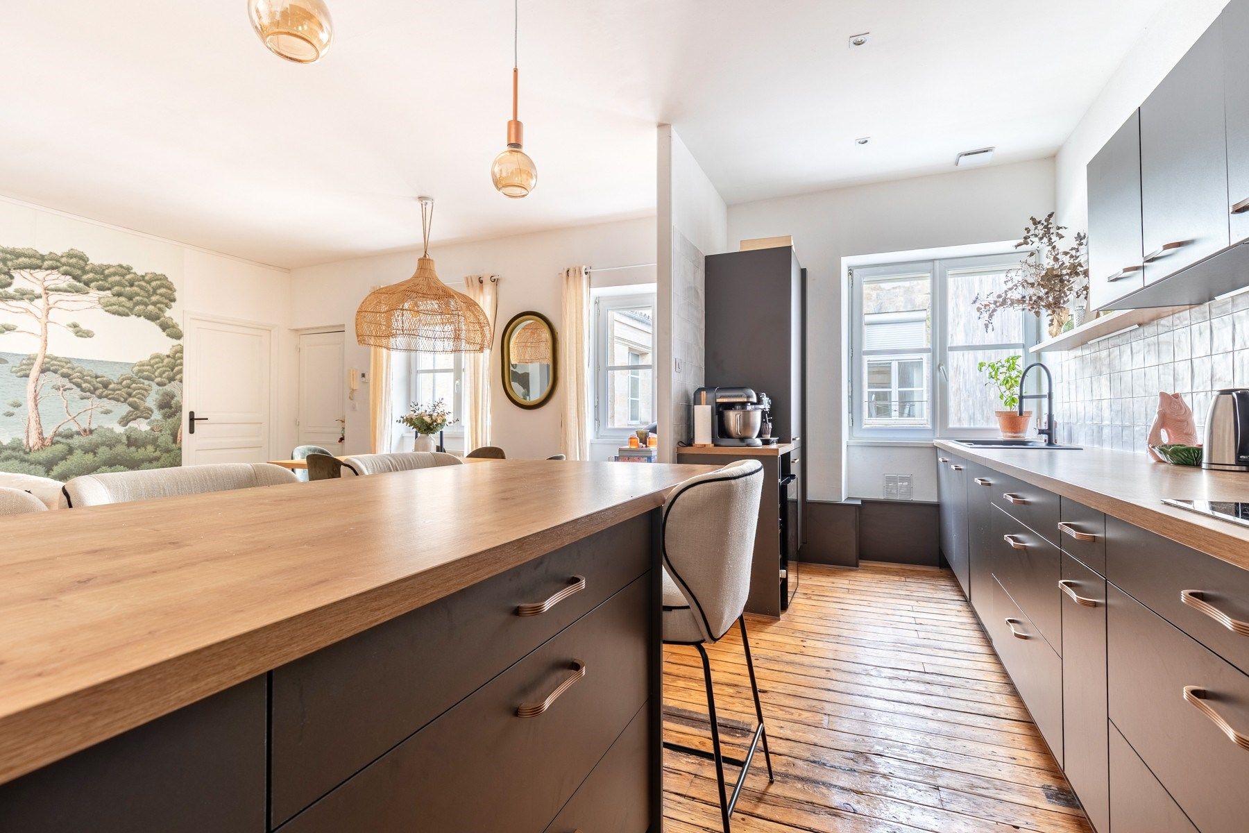 luxury apartment 4 Rooms for sale on BORDEAUX (33000)